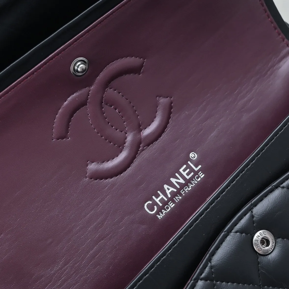 💰420￥💋Chanel2.55 Reissue Timeless♾Classic 2019 Autumn and Winter Official Newest Original Imported Fetal Cow The leather is delicate, soft and comfortable, comparable to the counters. 2.55 is a double-layer foldable square bag with a metal chain. It is named after its birth date in February 1955🌹❤️🔥🔥 Model: 1112 square buckle Size: 16-24-7.5cm