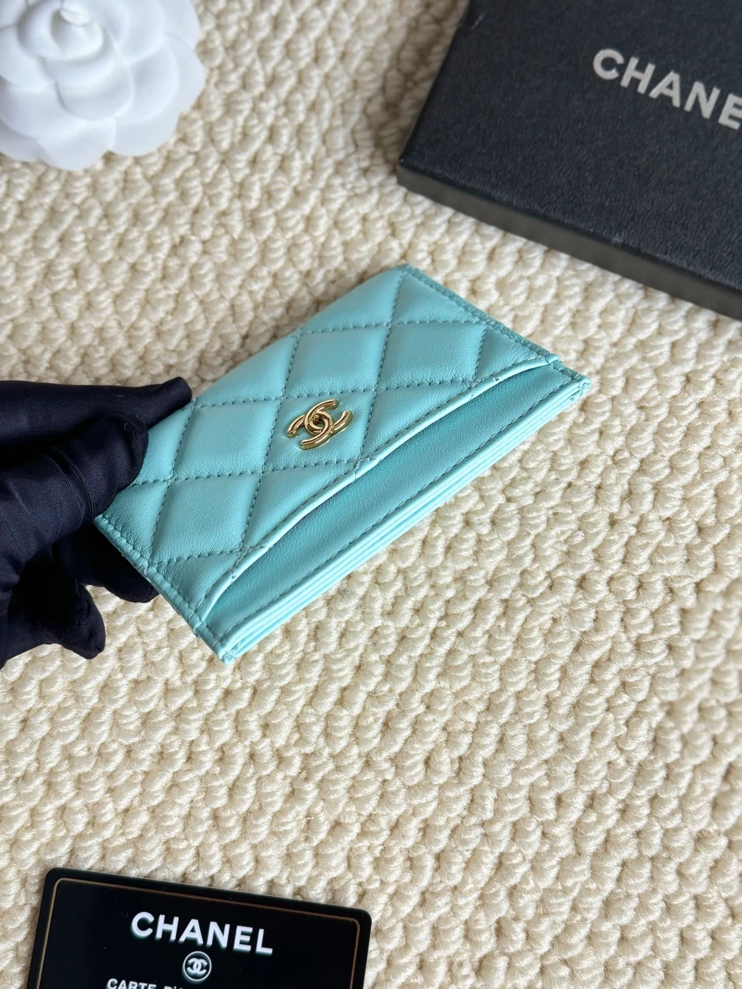 💰100Chanel Chanel counter classic card holder Model number: AP456 Made of sheepskin, a classic and timeless mini card holder. Super cute😍 Size: 7.5×11.2×0.5cm Fine workmanship and high-end quality