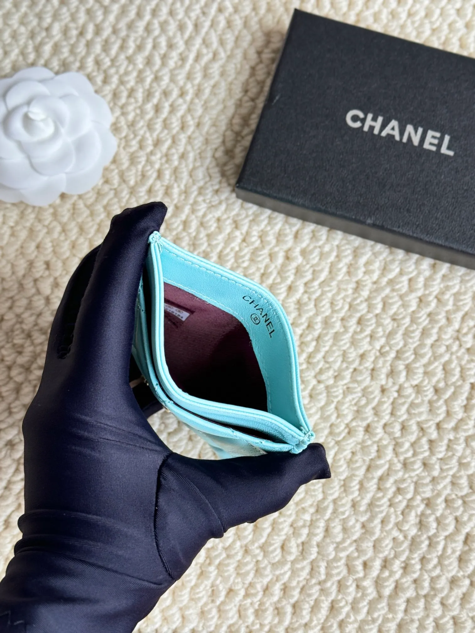 💰100Chanel Chanel counter classic card holder Model number: AP456 Made of sheepskin, a classic and timeless mini card holder. Super cute😍 Size: 7.5×11.2×0.5cm Fine workmanship and high-end quality