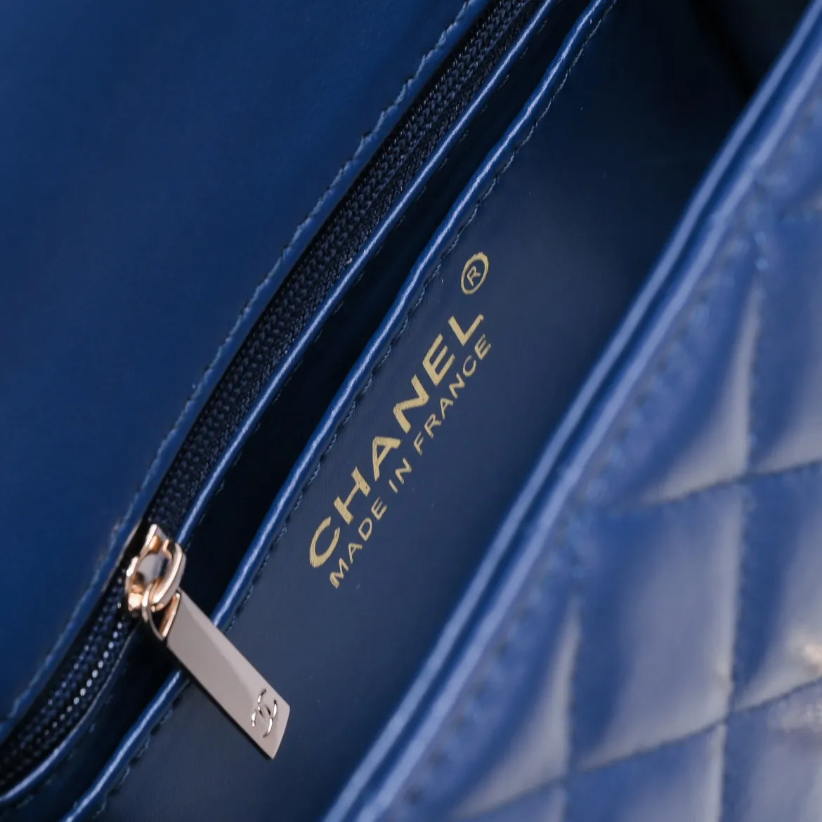 💰310￥Dark blue Chanel🔺🚴🏼💸Choose high-quality sheepskin🌺Original split version and made one to one 💯The hand feel is first-class, 🌲The camera-shaped inspired design fully embodies perfection! [Qiang] [Qiang] Integrates art and practicality, [Ladybug] Gorgeous and low-key plump 💯📨📨Classic is irresistible, ♒ You have to receive it to understand ✈✈🍭🍭Insist on high quality and low price🐟🐟, model number: 1115, size: 17.5*13*5 cm