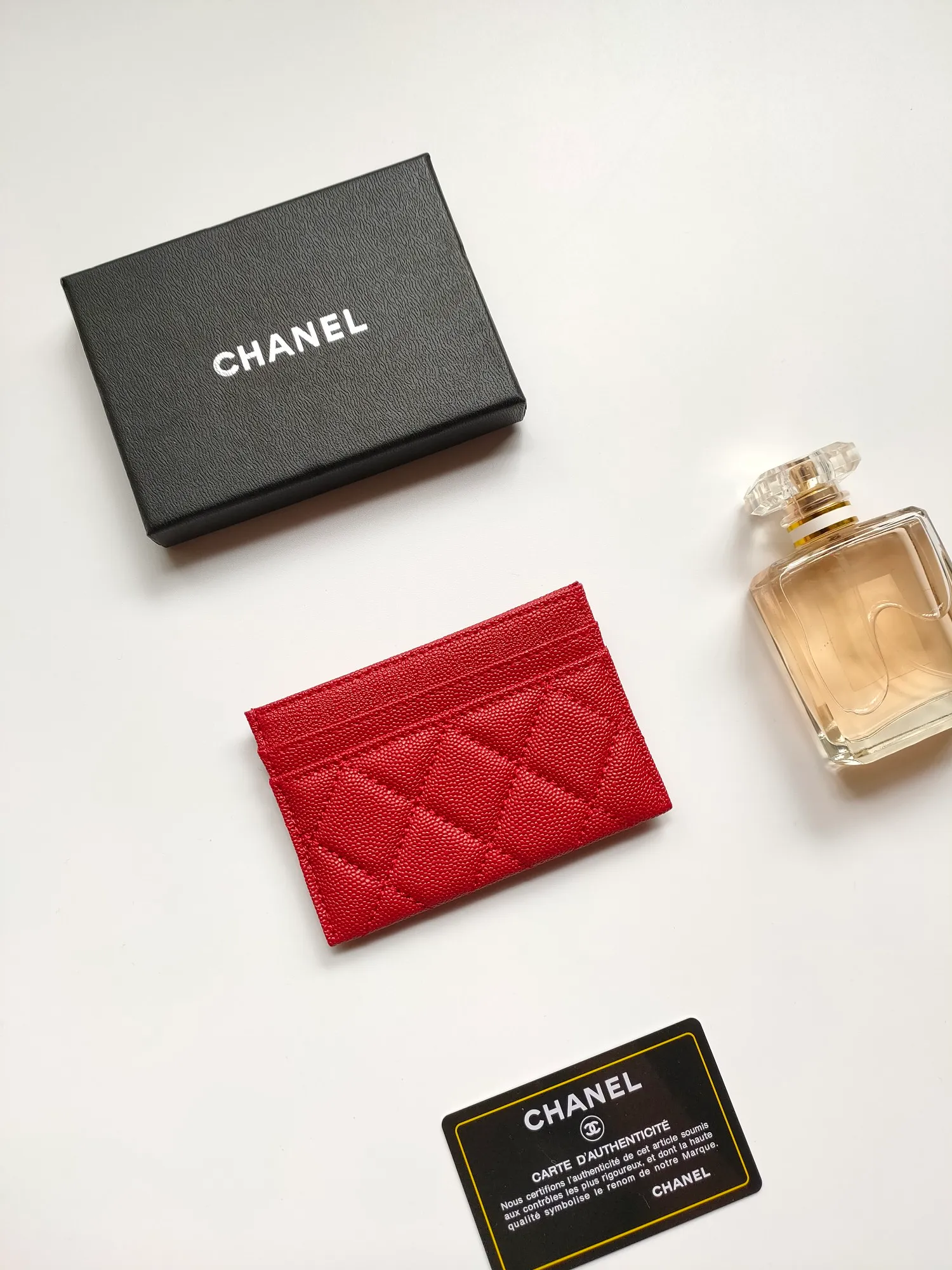 💰90💰Model 3188 CHANEL 22k embossed lgo large double C hardware, official website latest in 2023🆕card holder, caviar medium ball grain cowhide, anti-scratch, super glossy, 3 card slots each put a card, you can also put a card + a few coins in the middle