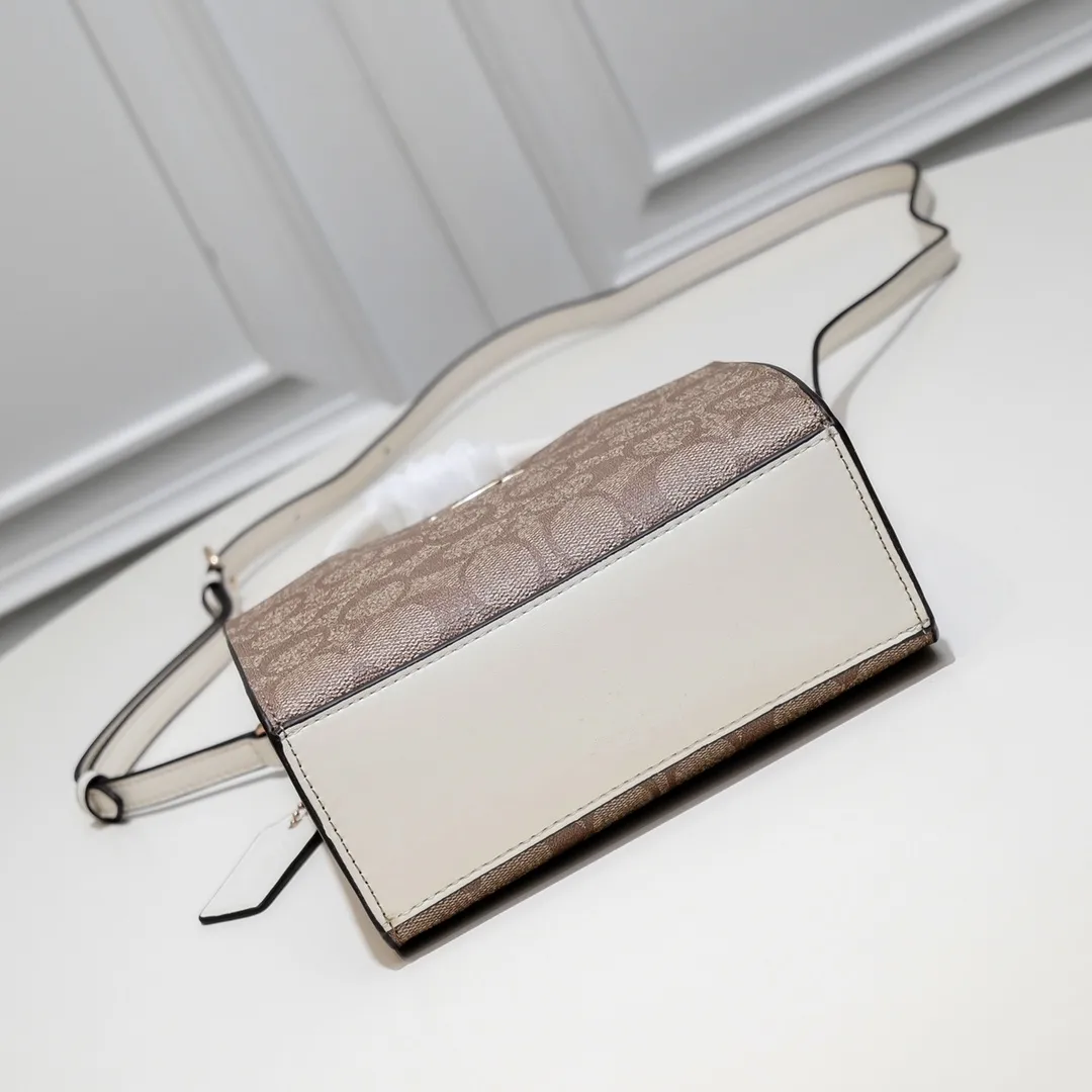 Coach’s new mini cally music bag 5693 has a vertical version design, which is stable and elegant when carried in the hand, and playful and smart when worn cross-body! Dark presbyopic classics are timeless! Size:17*16.5*8.5cm