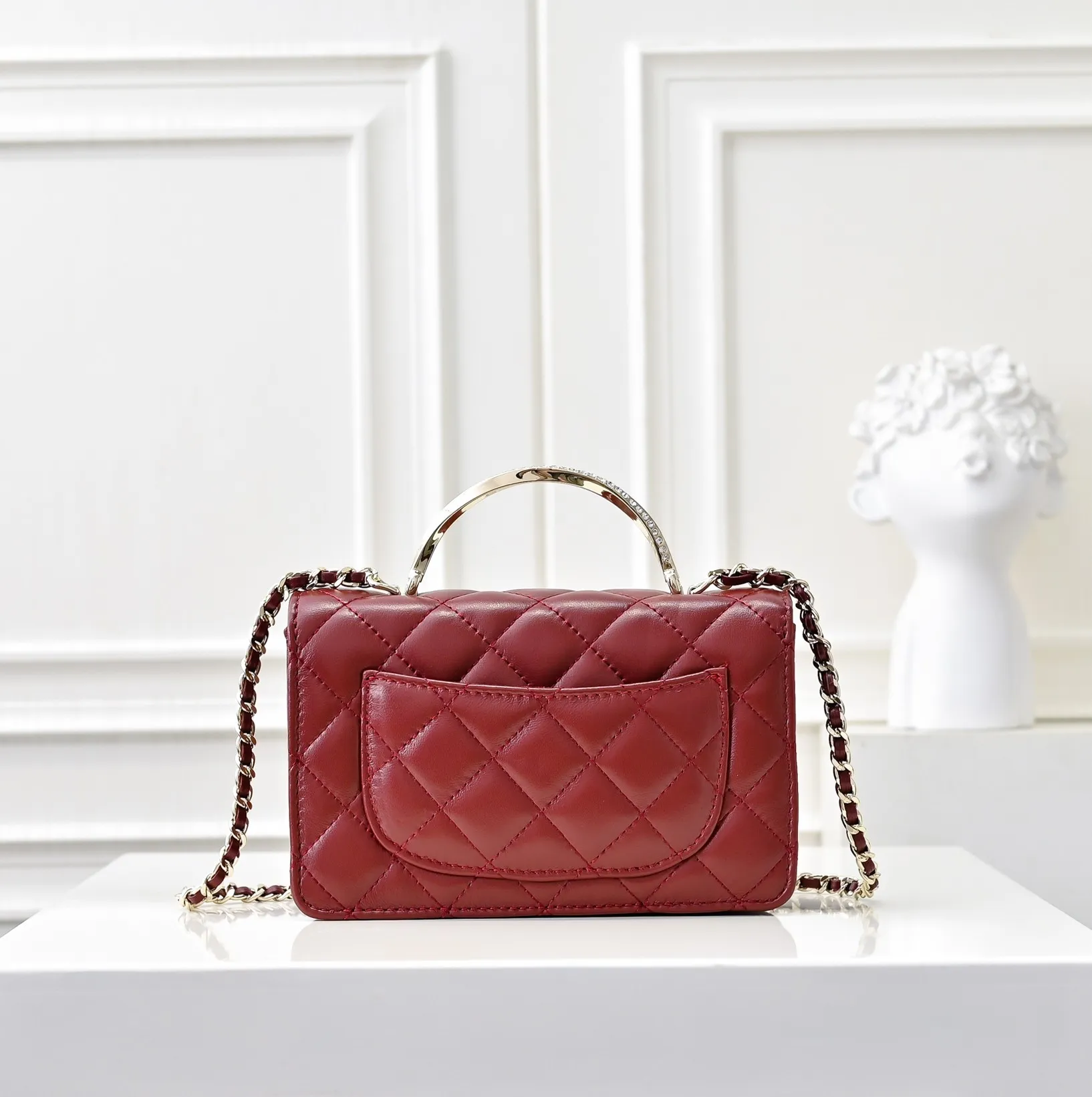💰440￥👑CHANEL2024K new autumn and winter sheepskin metal rhinestone handle woc is really beautiful, can be carried by hand🉑️crossbody. I fell in love with the handle design as soon as I saw it. The design is so exquisite, the rhinestones are sparkling! ! ! ! Size: 19x12cm, style number: 1215