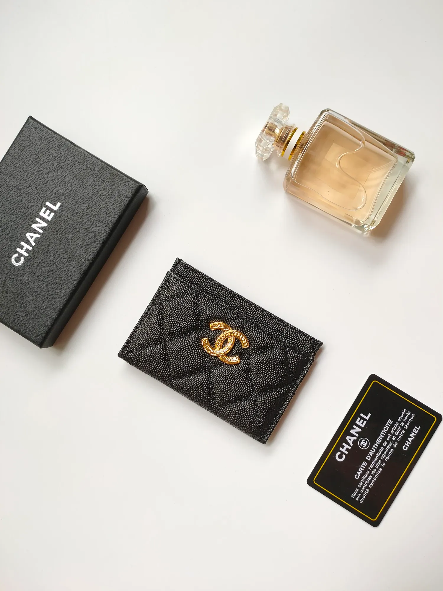 💰110💰Model 3188 CHANEL 22k embossed lgo large double C hardware, official website latest in 2023🆕card holder, caviar medium ball grain cowhide, anti-scratch, super glossy, 3 card slots each put a card, you can also put a card + a few coins in the middle