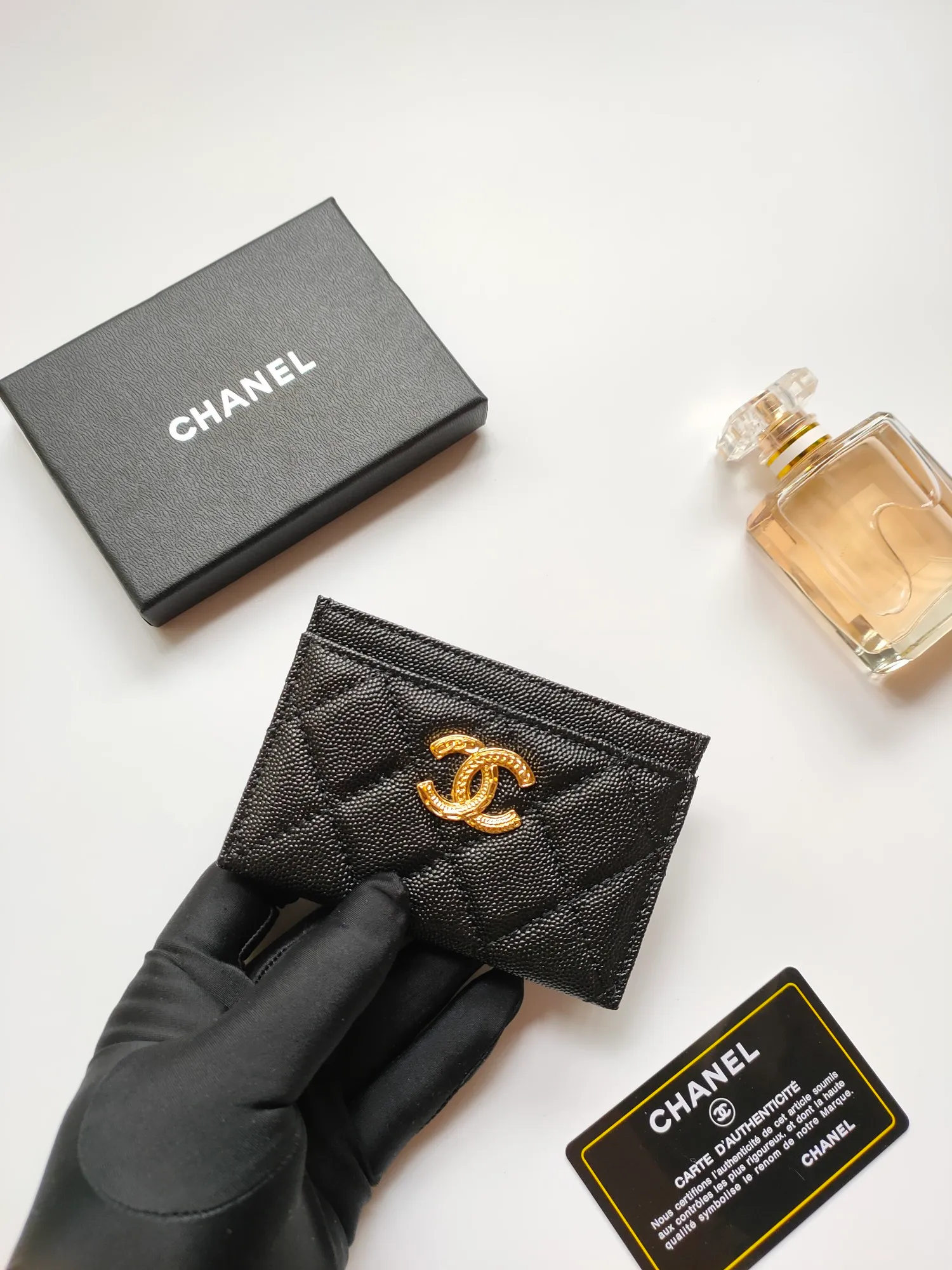 💰110💰Model 3188 CHANEL 22k embossed lgo large double C hardware, official website latest in 2023🆕card holder, caviar medium ball grain cowhide, anti-scratch, super glossy, 3 card slots each put a card, you can also put a card + a few coins in the middle