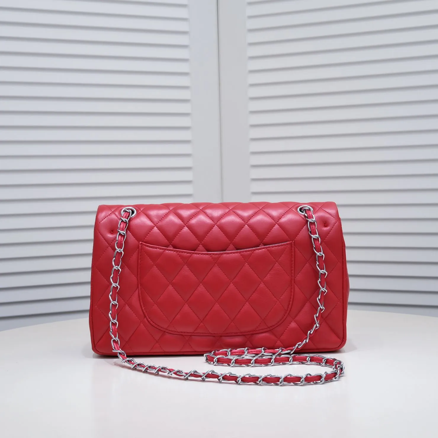 💰460￥Big red [color] Chanel [color] century classic, carefully crafted with exquisite workmanship of every stitch and thread, imported sheepskin with original hardware, full rhombus 💯The shape of the whole bag is particularly perfect in softness 👍👍😔😔Classic and irresistible, size: 30X18X8cm, style number: 1113