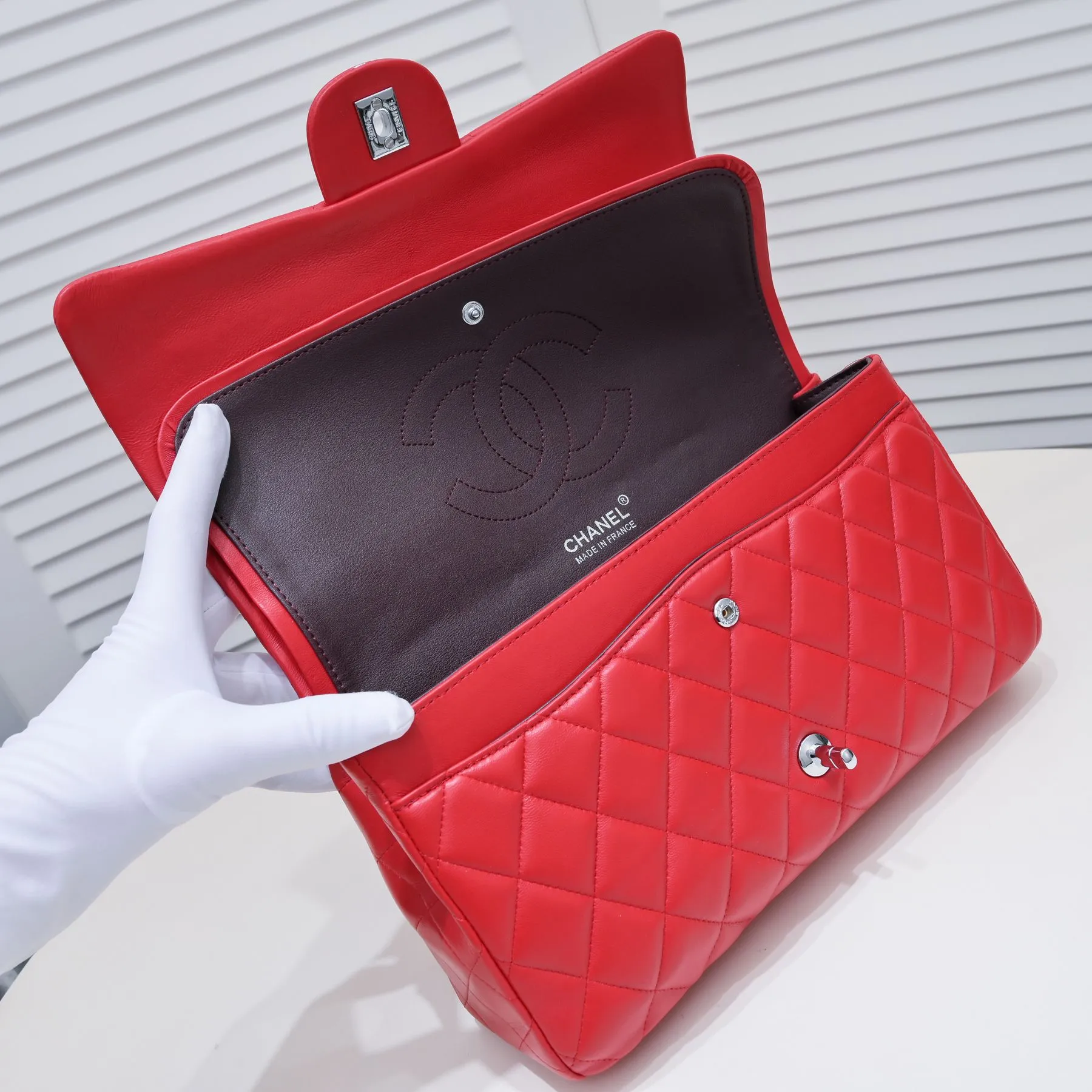 💰460￥Big red [color] Chanel [color] century classic, carefully crafted with exquisite workmanship of every stitch and thread, imported sheepskin with original hardware, full rhombus 💯The shape of the whole bag is particularly perfect in softness 👍👍😔😔Classic and irresistible, size: 30X18X8cm, style number: 1113