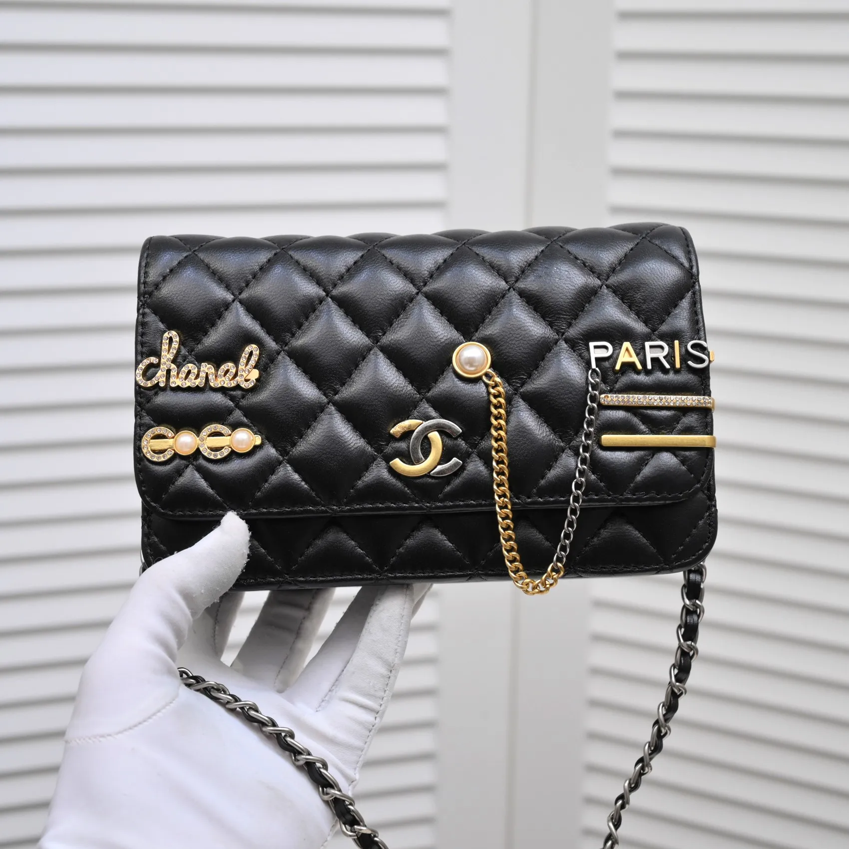 💰380￥✨✨ Chanel 2021ss✨C f style chain inlaid C H A N E L letter hardware is undoubtedly a new work, western and fashionable fashion💕 The latest C f micro-stamp style, the front panel is filled with small fragrance patterns, so beautiful, beauties want a different fortune bag Style number: 33814 letters
