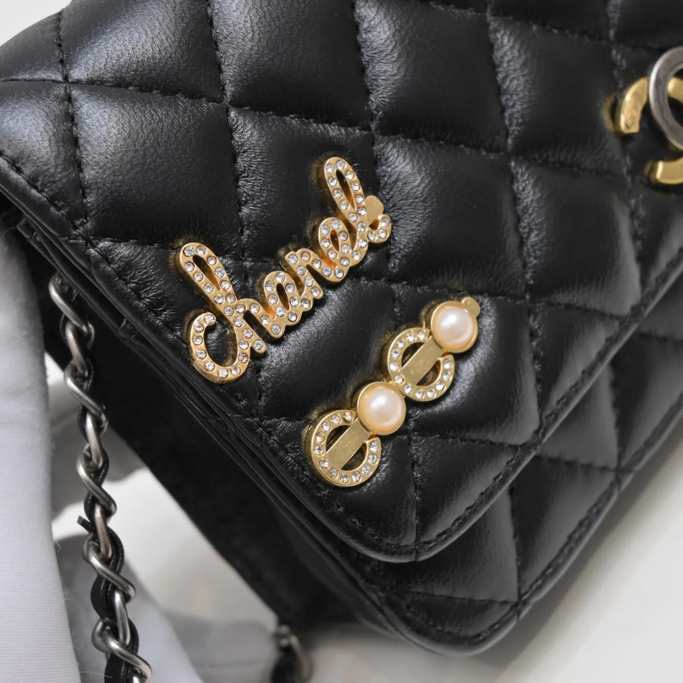 💰380￥✨✨ Chanel 2021ss✨C f style chain inlaid C H A N E L letter hardware is undoubtedly a new work, western and fashionable fashion💕 The latest C f micro-stamp style, the front panel is filled with small fragrance patterns, so beautiful, beauties want a different fortune bag Style number: 33814 letters