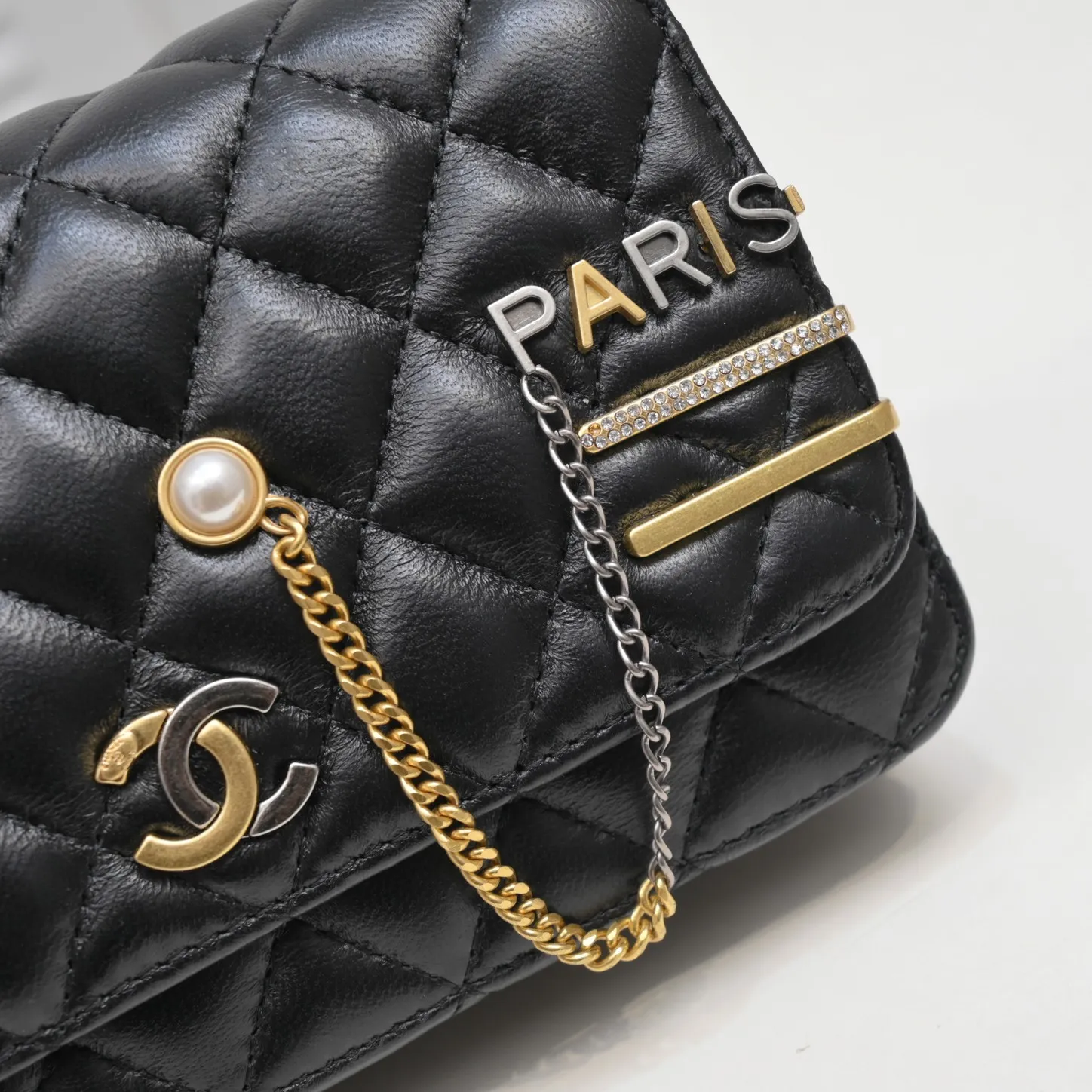 💰380￥✨✨ Chanel 2021ss✨C f style chain inlaid C H A N E L letter hardware is undoubtedly a new work, western and fashionable fashion💕 The latest C f micro-stamp style, the front panel is filled with small fragrance patterns, so beautiful, beauties want a different fortune bag Style number: 33814 letters