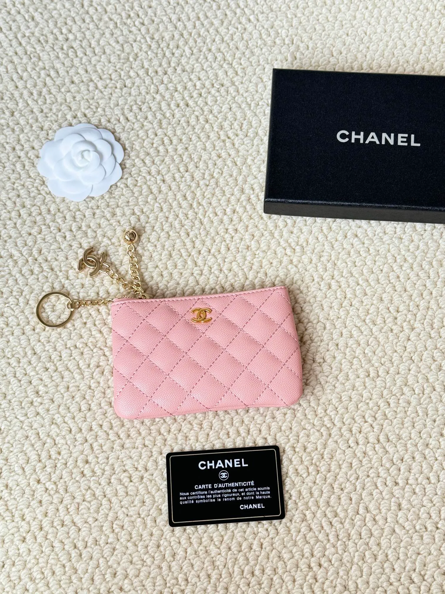 💰130 chanel cowhide caviar pendant coin purse💦 Style number: A50168 Classic small carry-on bag, one of the most practical bags in the era of mobile payment, cards, change, keys and lipstick in one package, cute, practical and connotative, nice card holder, key bag, coin purse, lipstick bag Reference size: 9.5×15×0.5cm