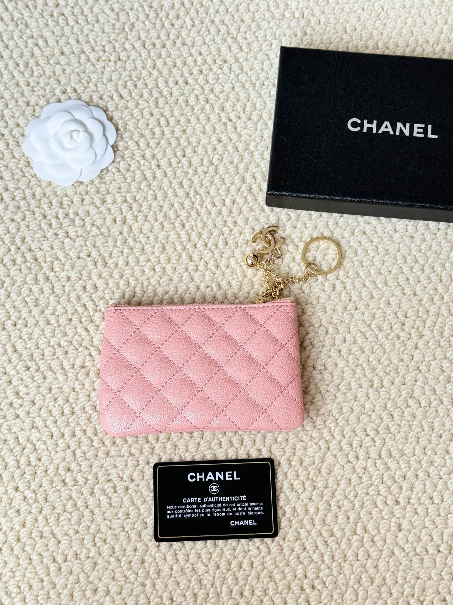 💰130 chanel cowhide caviar pendant coin purse💦 Style number: A50168 Classic small carry-on bag, one of the most practical bags in the era of mobile payment, cards, change, keys and lipstick in one package, cute, practical and connotative, nice card holder, key bag, coin purse, lipstick bag Reference size: 9.5×15×0.5cm