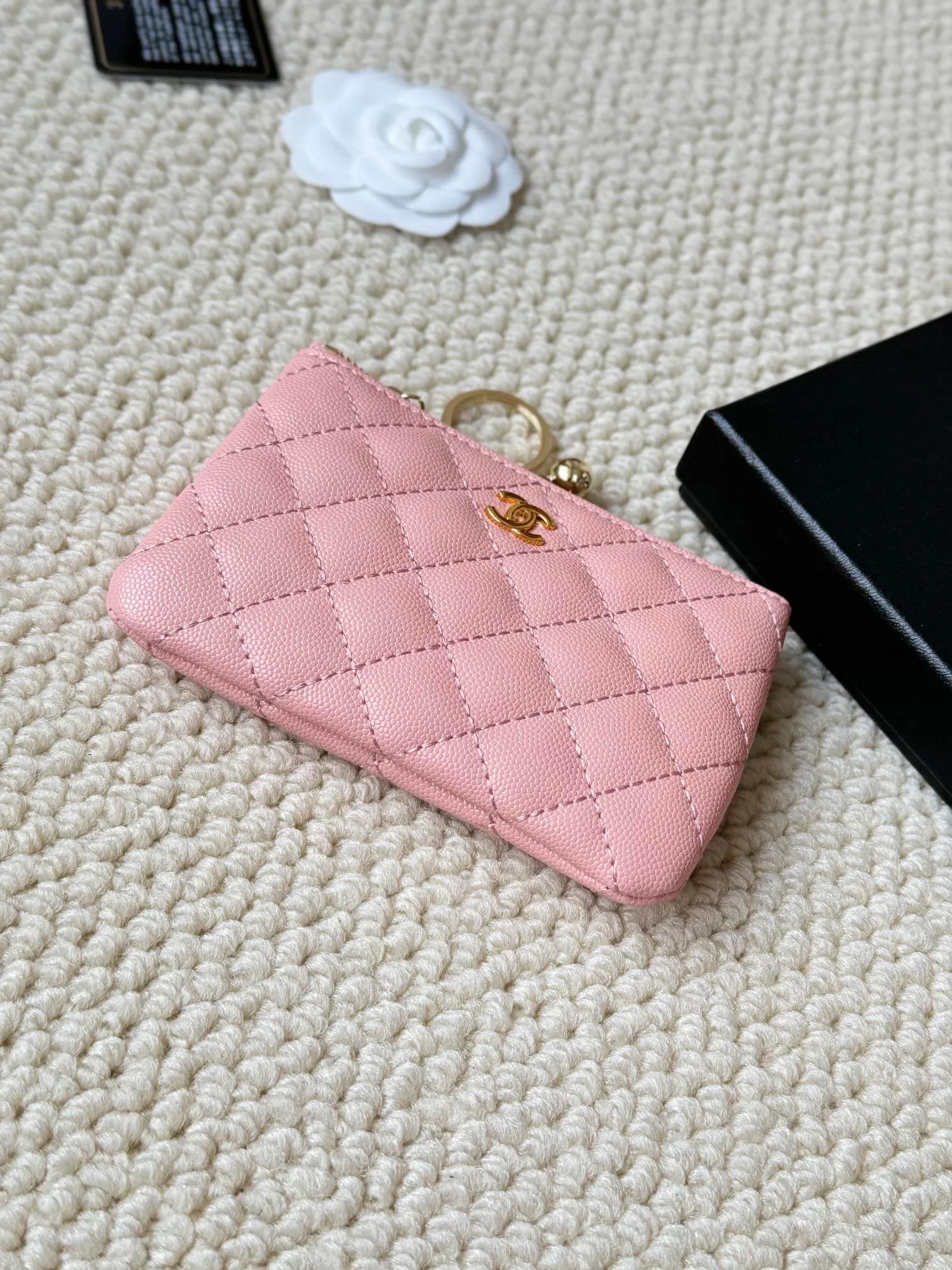 💰130 chanel cowhide caviar pendant coin purse💦 Style number: A50168 Classic small carry-on bag, one of the most practical bags in the era of mobile payment, cards, change, keys and lipstick in one package, cute, practical and connotative, nice card holder, key bag, coin purse, lipstick bag Reference size: 9.5×15×0.5cm