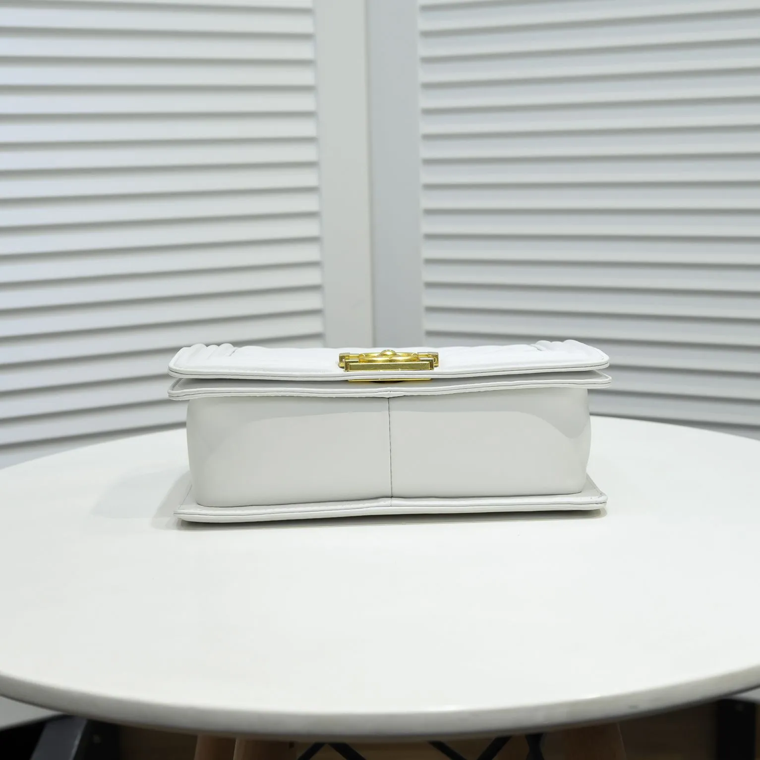 💰420￥ (Full sheepskin with original hardware) [Smile] Chanel Chanel 👑 Lambskin [Lightning] Thickened electroplated hardware accessories 🌈 The workmanship is comparable to the original order 💪 The bottom can be pinched and rebounded without trace, absolutely spot-on and real-life, fashionable and durable 💪💪 High-end quality, no pressure in and out of the drill cabinet 💏, size 25*15*8cm, style number: 67086 gold slip