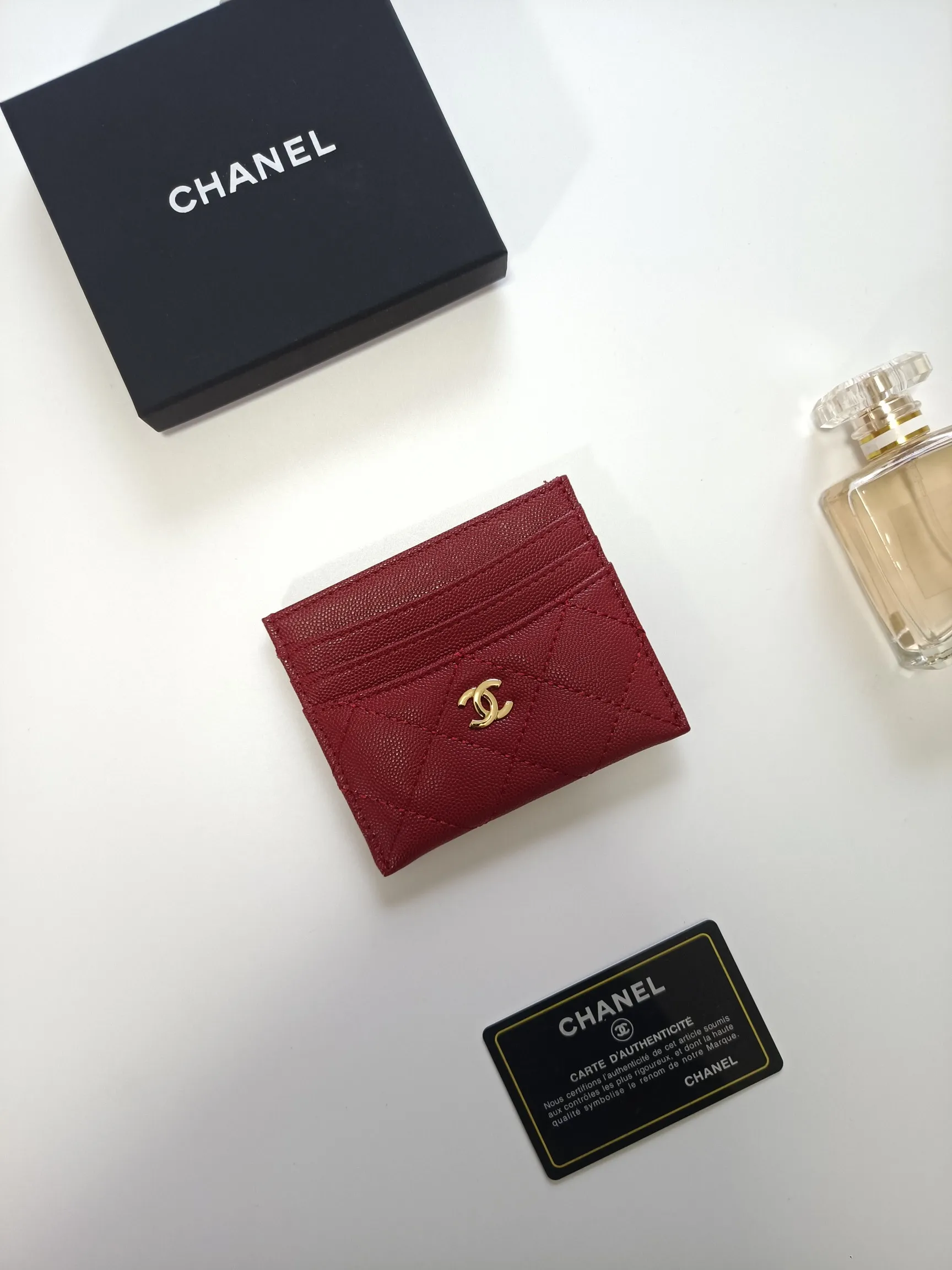 💰100💰 chanel 2025 new product card holder lambskin, seven card slots, can hold change, imported Italian lambskin + hardware logo, so beautiful, love it. The color is as shown in the picture, easy and fast storage, mini card holder No.: AP8964 Size: w11×h10cm