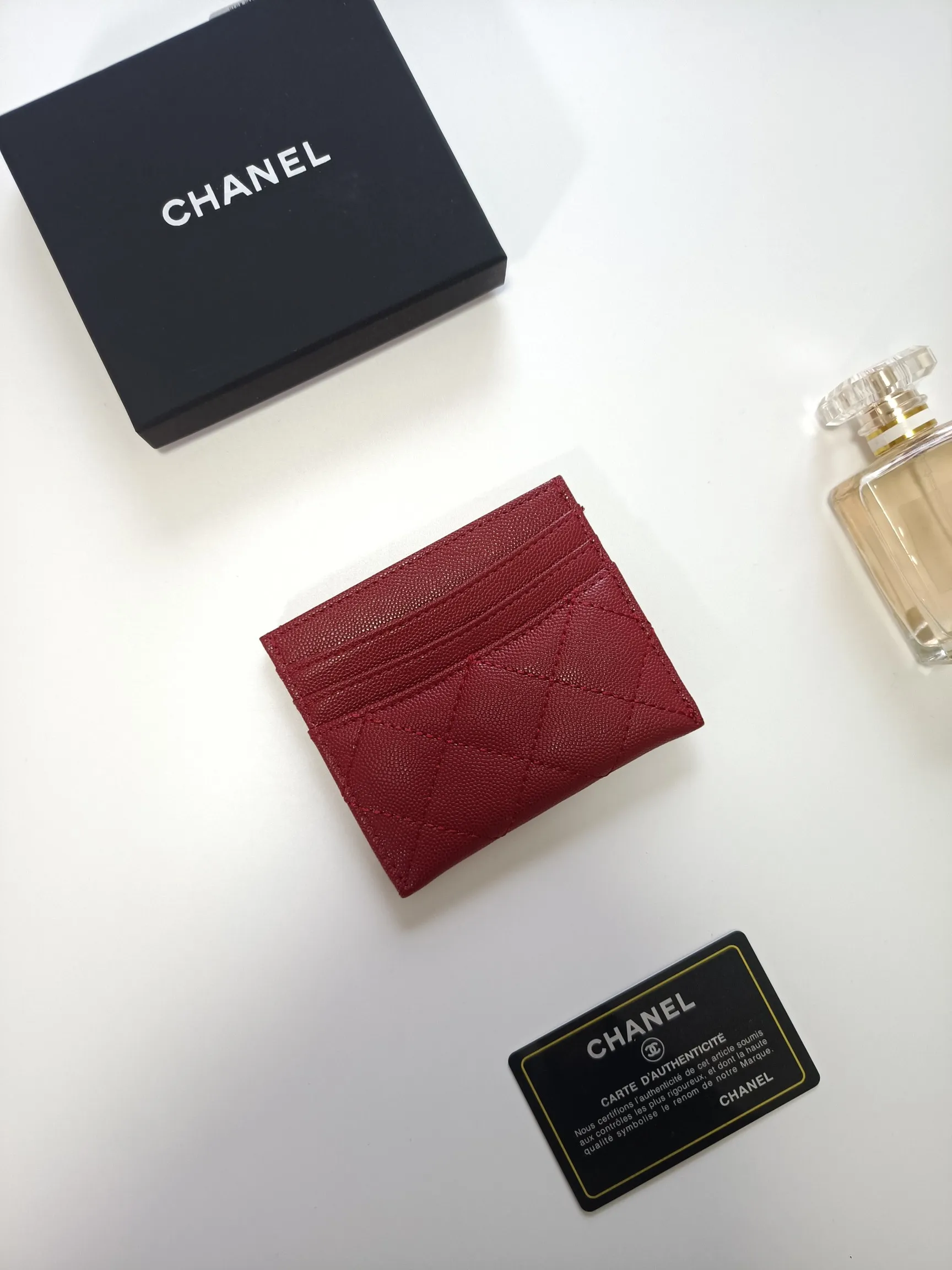 💰100💰 chanel 2025 new product card holder lambskin, seven card slots, can hold change, imported Italian lambskin + hardware logo, so beautiful, love it. The color is as shown in the picture, easy and fast storage, mini card holder No.: AP8964 Size: w11×h10cm