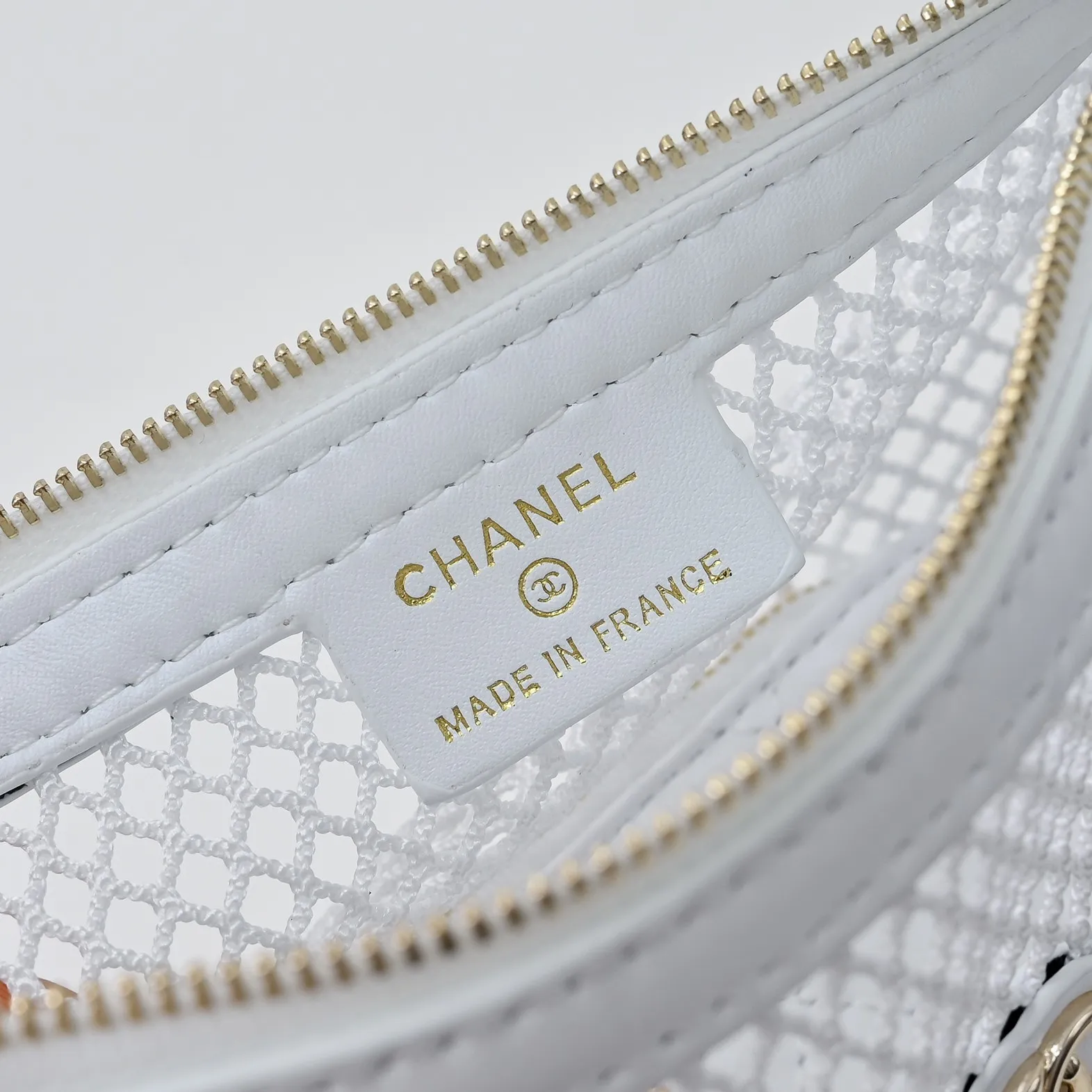 💰410￥👑CHANEL25S spring and summer popular series🔥Chanel fishnet gauze bag is made of hollow mesh, metal weaving/sheepskin mesh and other materials to create a light and breathable mesh bag effect. The double C logo is retained. The chain is interwoven with leather and metal and can be decorated with pearls, camellias and other decorations. The innovative attempt at hollow design and classic elements is really interesting!! Size 22x15cm, style number: 1231