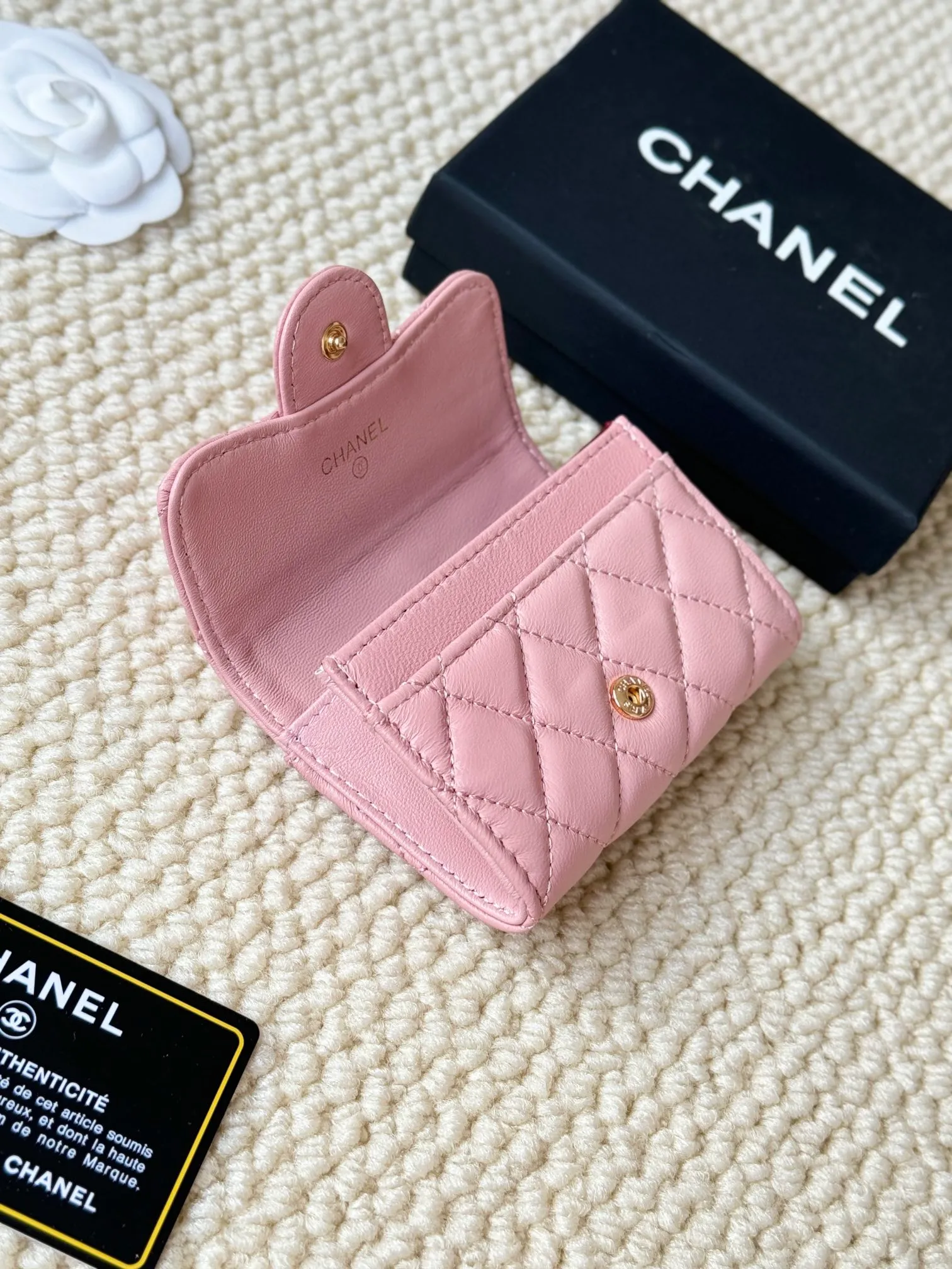 💰120 chanel lambskin model number: AP458 The most classic card holder, coin purse, Chanel classic flap card holder. Sheepskin series card holder and coin purse in one, with slip pocket on the back. Size: 7.5 × 11.3 × 2.1 cm
