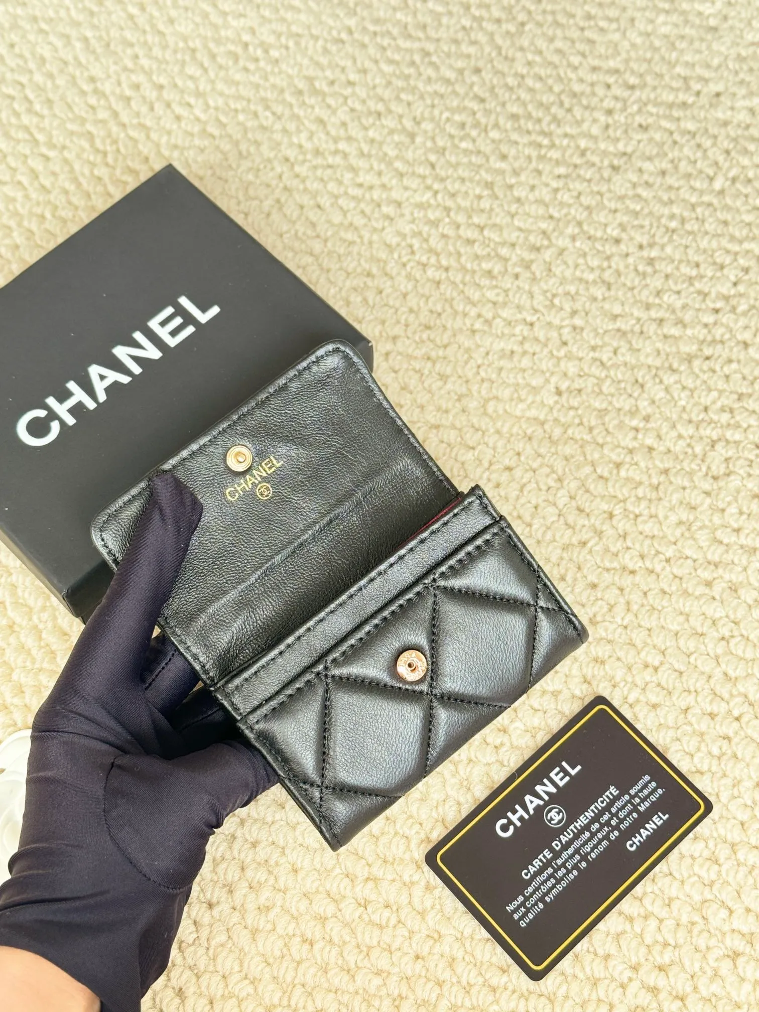 💰130 model number AP3610ACHANEL new flap coin purse. This year’s latest logo is paired with rhombus, lambskin and retro hardware... This card holder has a large capacity. It can hold about 1,000 yuan at a 20% discount of 100 yuan, and it can also hold 2.3 cards, which is very practical! Size 11*8.5*3cm