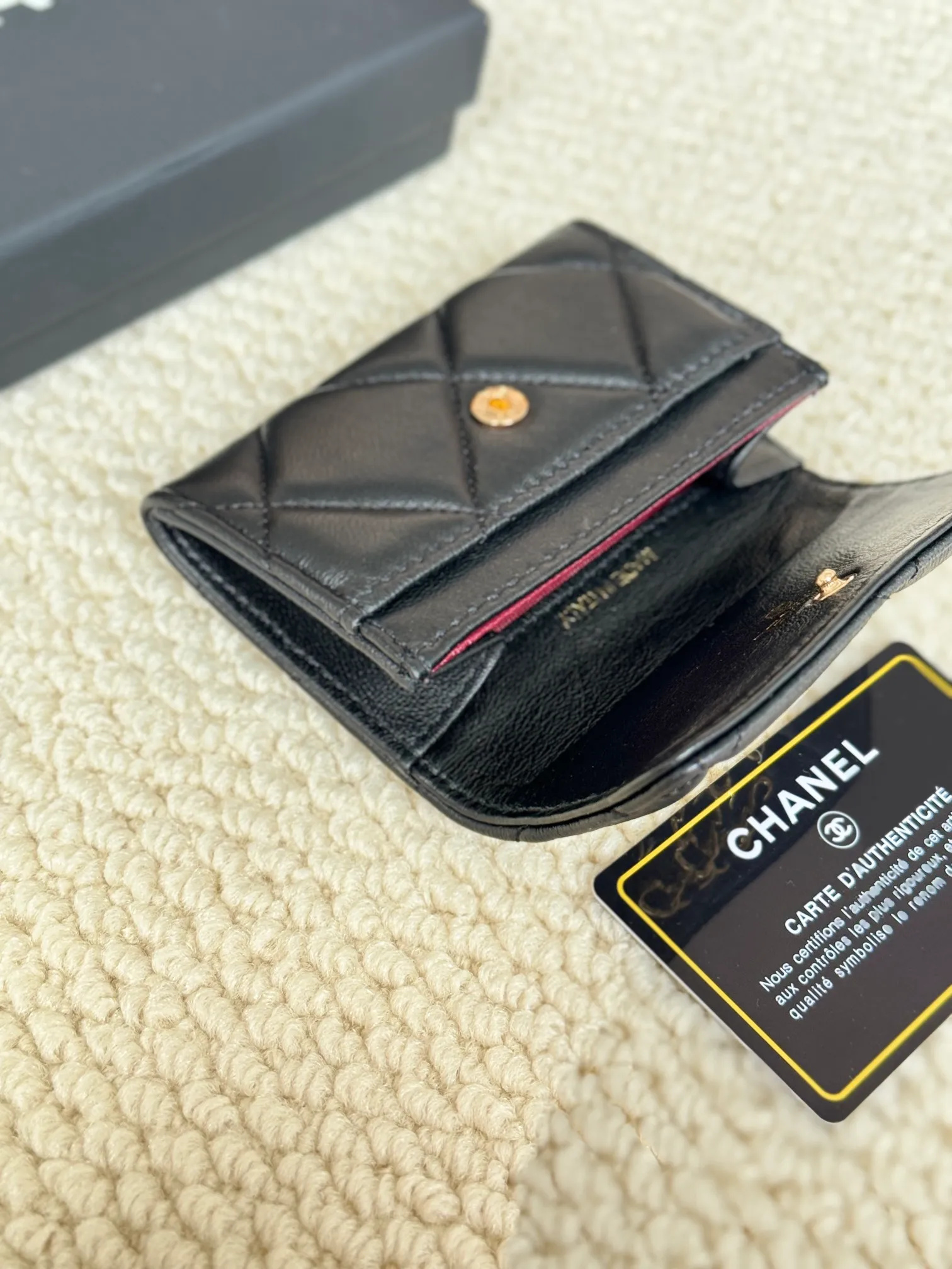 💰130 model number AP3610ACHANEL new flap coin purse. This year’s latest logo is paired with rhombus, lambskin and retro hardware... This card holder has a large capacity. It can hold about 1,000 yuan at a 20% discount of 100 yuan, and it can also hold 2.3 cards, which is very practical! Size 11*8.5*3cm