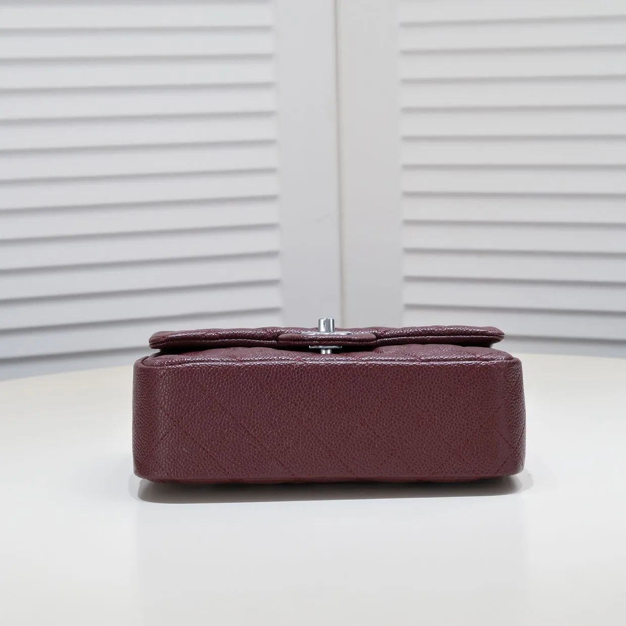 💰320￥Maroon Red💥CF Versatile Caviar Leather🌹 Chanel💃🏻‼ ️Eternal classic style [shy] noble temperament💃🏻favorite of celebrities🌟soft leather and high-end👍counter hardware exquisite workmanship to reject defects [strong] both dazzling and feminine 😝[strong] luxurious and durable🌟size: 20*14*7cm style number 1116 reverse edge