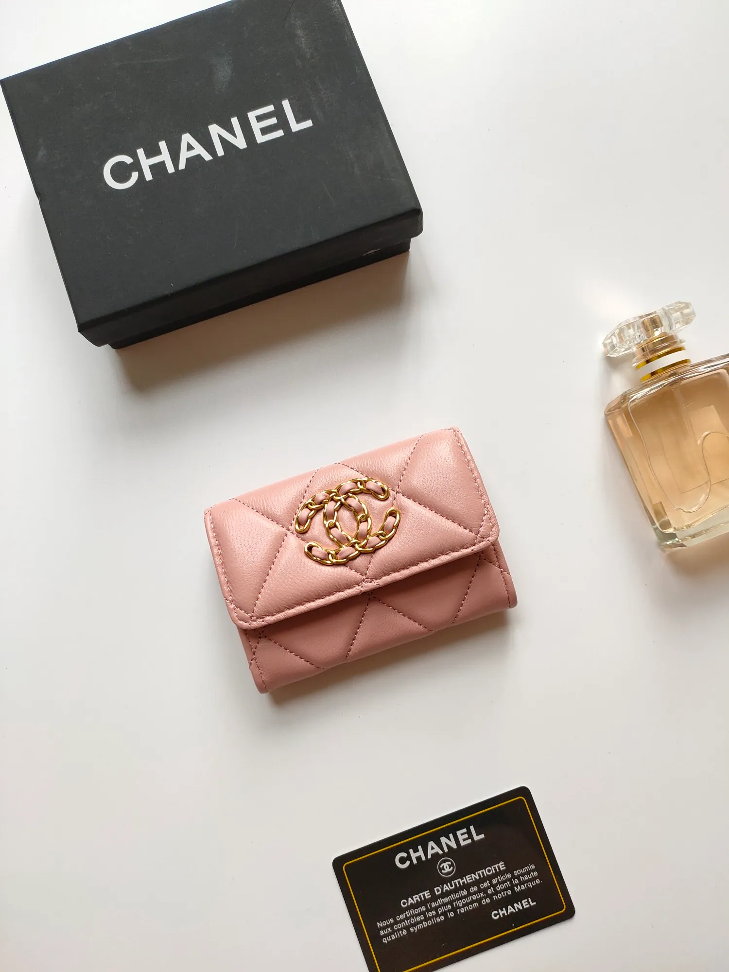 💰120💰CHANEL New Flap Coin Purse [Color][Color][Color] This year’s latest logo is paired with a large rhombus, using imported lambskin and retro hardware...❤️This card holder has a large capacity. It can hold about 1,000 yuan at a 20% discount of 100 yuan, and it can also hold 2.3 cards. ❤️❤️❤️It is very practical! Model number AP3600 size 11*8.5*3cm