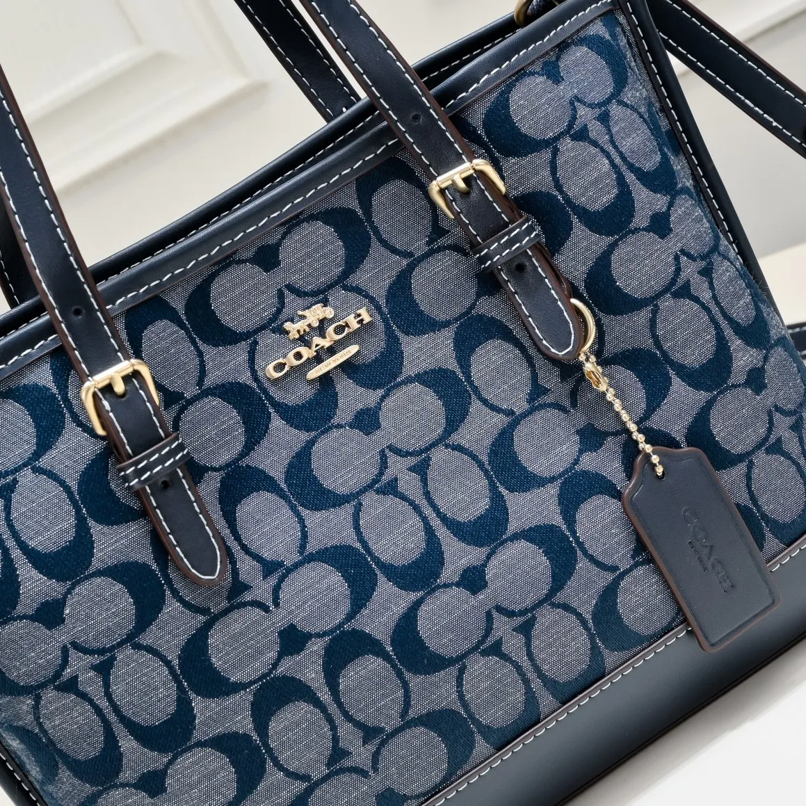 P340 [Top original order] COACH Chambray Tote CH228 A classic tote bag that is both beautiful and practical. It is exquisite and compact, with a zippered compartment, very practical! Size:25*19*12cm