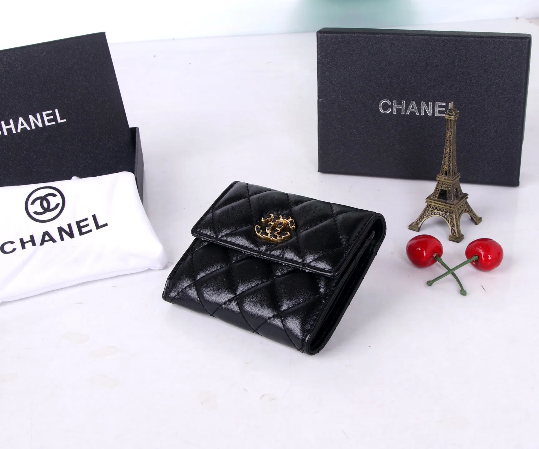 P170 Style No.: 803 Brand: Chanel Color: Black Maroon Size: 11*10*2 Description: Chanel’s autumn and winter new styles are now available! Made of first-layer sheepskin inside and outside, the workmanship is exquisite, comparable to that of counters! Multifunctional tri-fold small wallet, super practical!