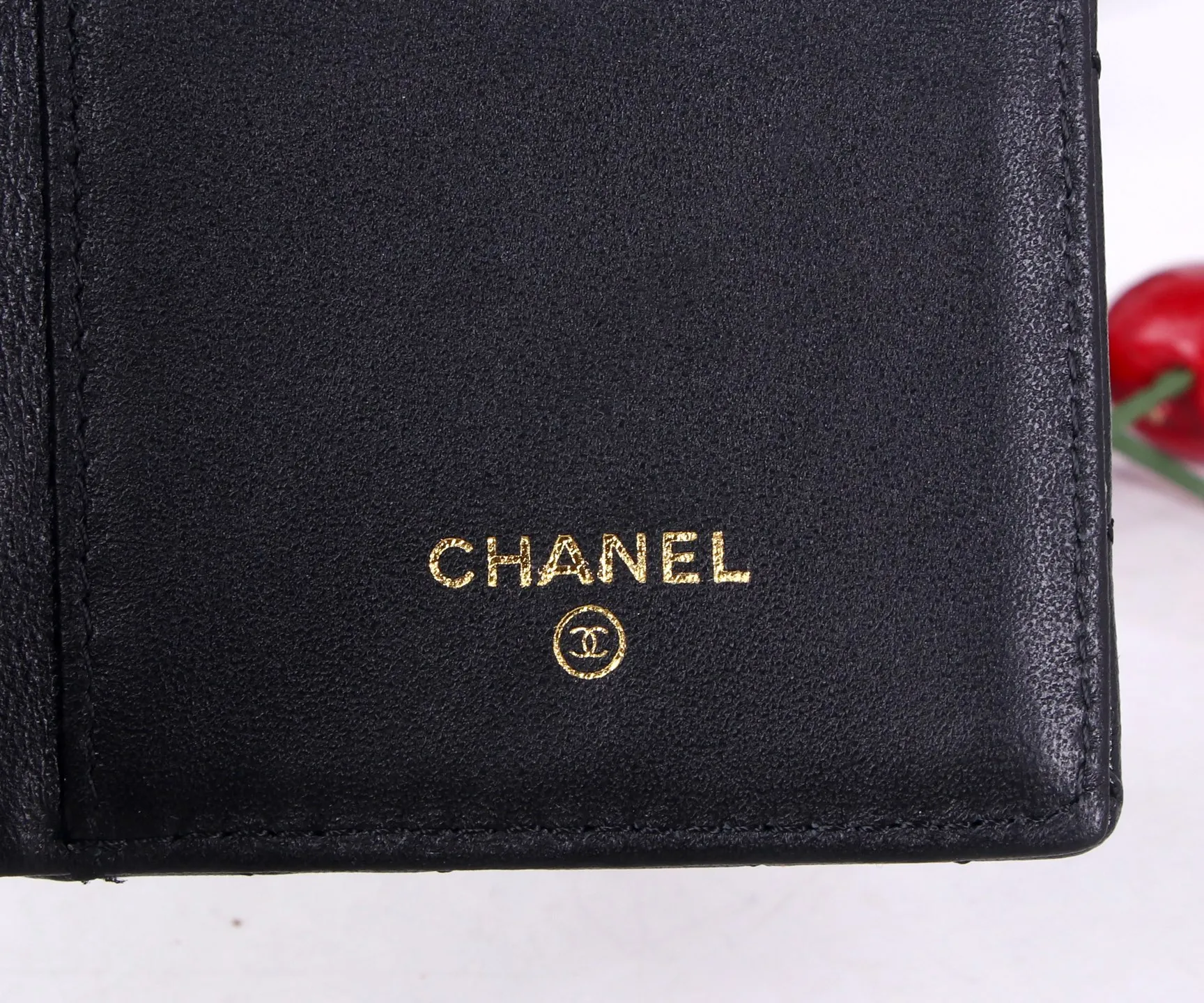 P170 Style No.: 803 Brand: Chanel Color: Black Maroon Size: 11*10*2 Description: Chanel’s autumn and winter new styles are now available! Made of first-layer sheepskin inside and outside, the workmanship is exquisite, comparable to that of counters! Multifunctional tri-fold small wallet, super practical!