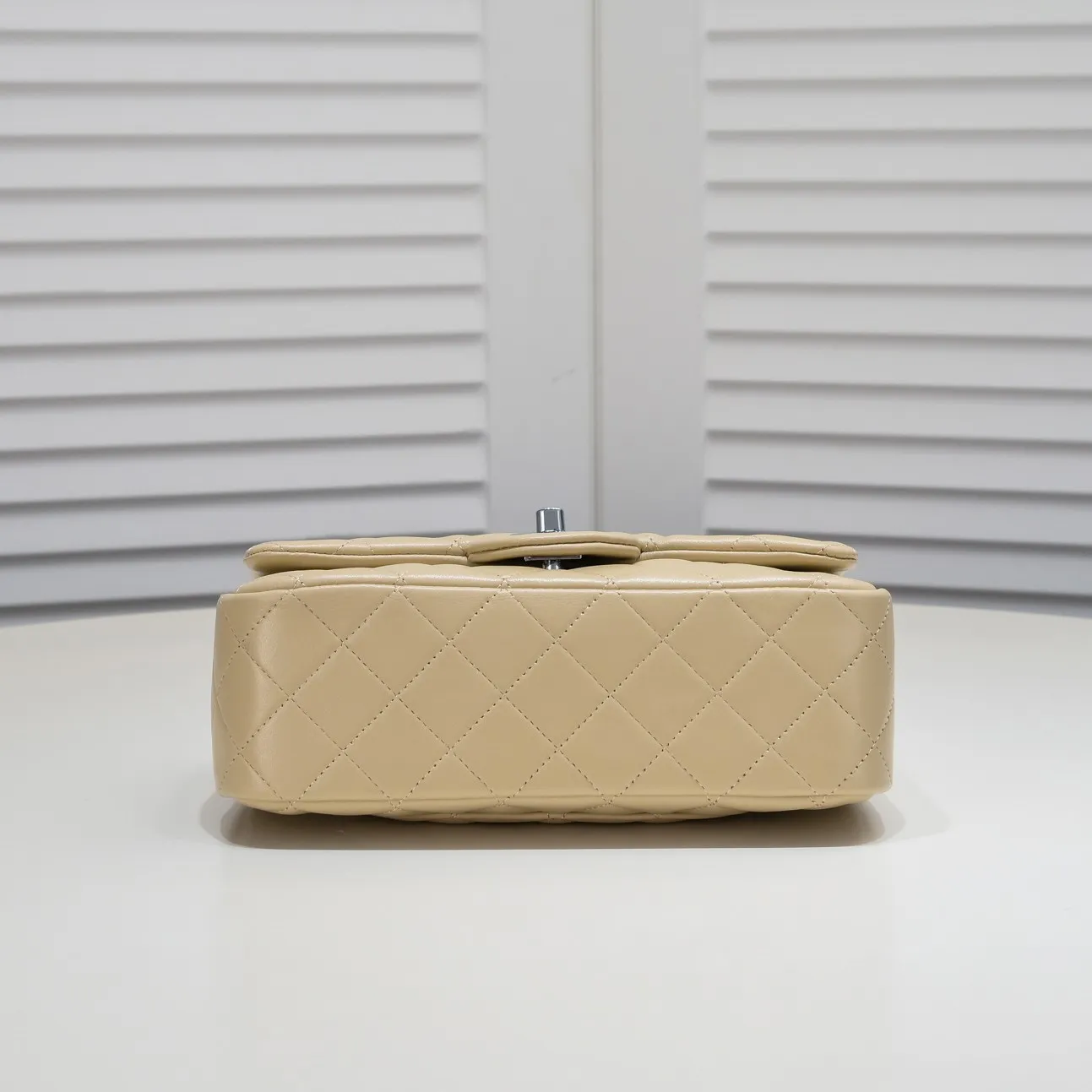 💰320￥Apricot CF versatile lambskin🌹 Chanel💃🏻‼ ️Eternal classic style [shy] noble temperament💃🏻favorite of celebrities🌟soft leather and high-end👍counter hardware exquisite workmanship to reject flaws [strong] both dazzling and feminine 😝[strong] luxurious and durable🌟Size: 20*14*7cm Style number: 1116
