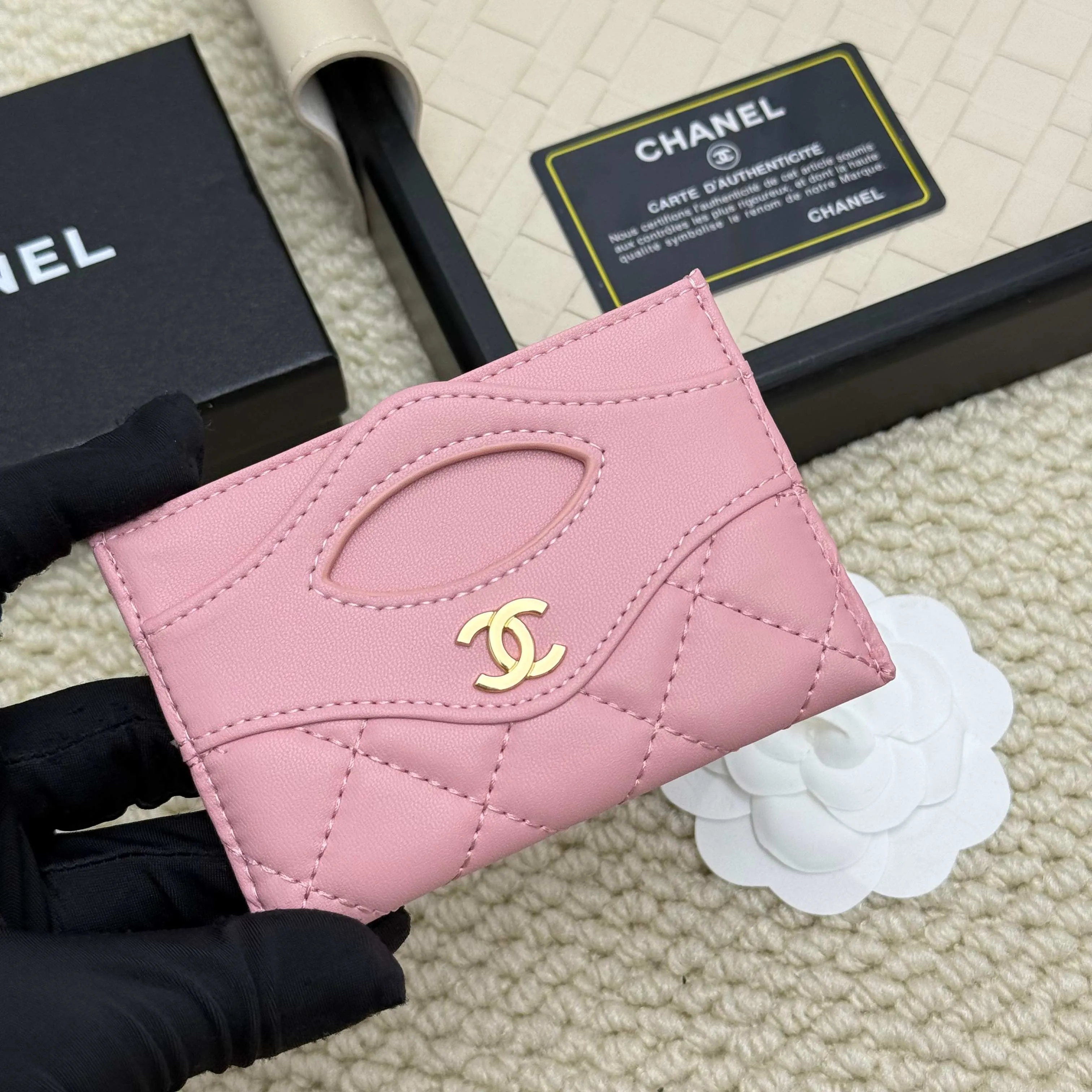💰110 Chanel's new model, model: AP7776 31 card holder, sheepskin ball pattern. This new 31 card holder comes in several cute pink colors and can hold 6 or 7 cards no problem❣️ Size: 8*11