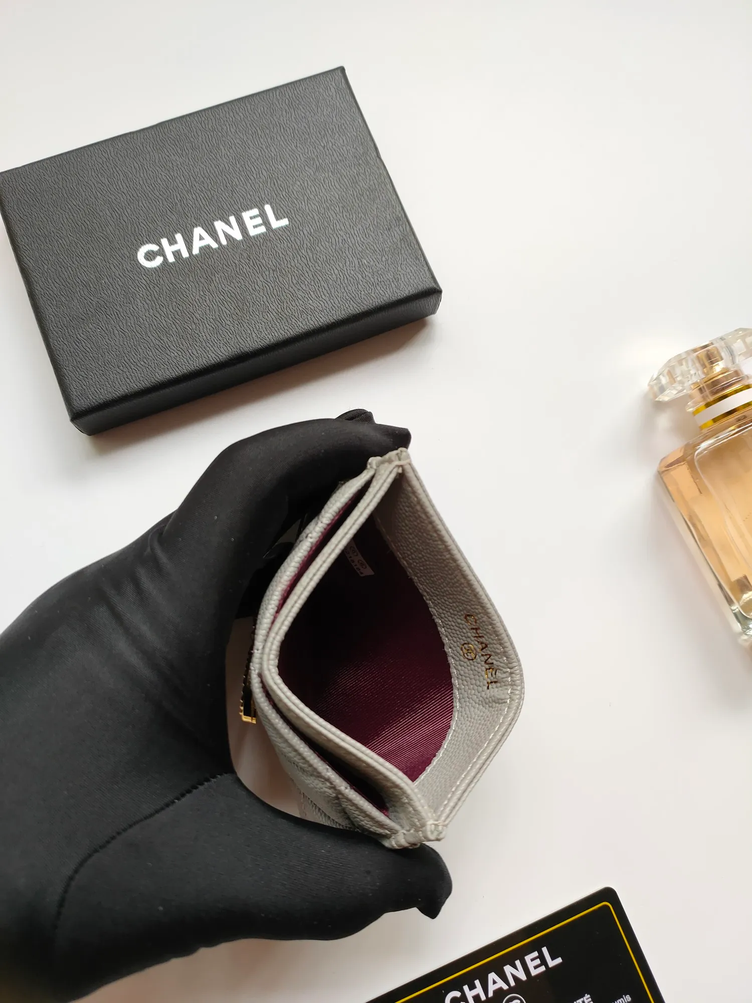 💰90💰Model 3188 CHANEL 22k embossed lgo large double C hardware, official website latest in 2023🆕card holder, caviar medium ball grain cowhide, anti-scratch, super glossy, 3 card slots each put a card, you can also put a card + a few coins in the middle