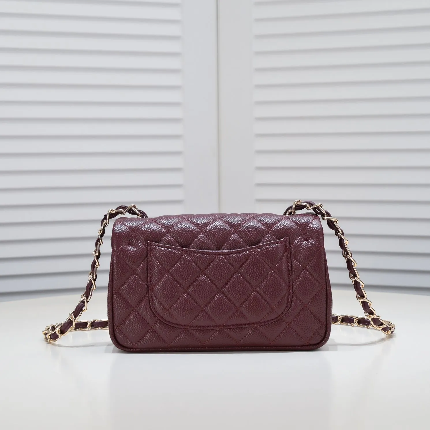 💰320￥Maroon Red💥CF Versatile Caviar Leather🌹 Chanel💃🏻‼ ️Eternal classic style [shy] noble temperament💃🏻favorite of celebrities🌟soft leather and high-end👍counter hardware exquisite workmanship to reject defects [strong] both dazzling and feminine 😝[strong] luxurious and durable🌟size: 20*14*7cm style number 1116 reverse edge
