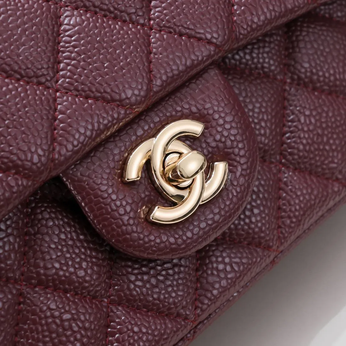 💰320￥Maroon Red💥CF Versatile Caviar Leather🌹 Chanel💃🏻‼ ️Eternal classic style [shy] noble temperament💃🏻favorite of celebrities🌟soft leather and high-end👍counter hardware exquisite workmanship to reject defects [strong] both dazzling and feminine 😝[strong] luxurious and durable🌟size: 20*14*7cm style number 1116 reverse edge