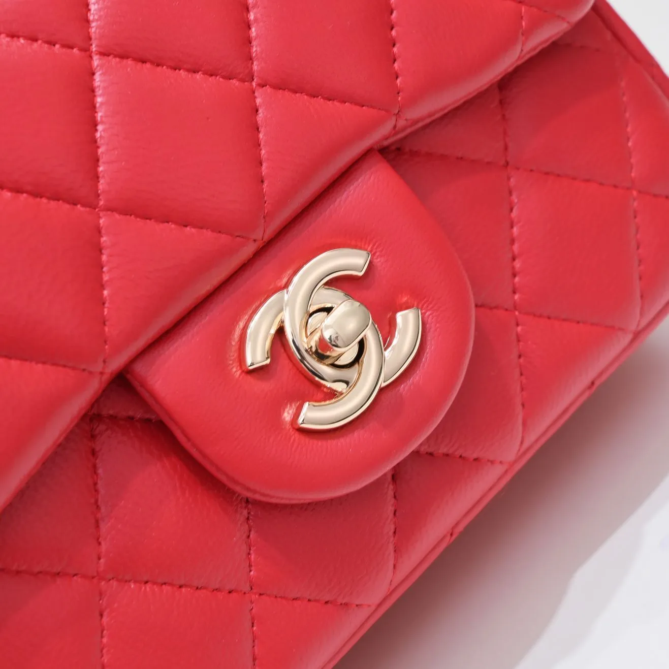 💰310￥Big red Chanel🔺🚴🏼💸Choose high-quality sheepskin🌺Original split version to create one to one 💯The hand feel is first-class, 🌲The camera-shaped inspired design fully embodies perfection! [Qiang] [Qiang] Integrates art and practicality, [Ladybug] Gorgeous and low-key plump 💯📨📨Classic is irresistible, ♒ You have to receive it to understand ✈✈🍭🍭Insist on high quality and low price🐟🐟, model number: 1115, size: 17.5*13*5 cm