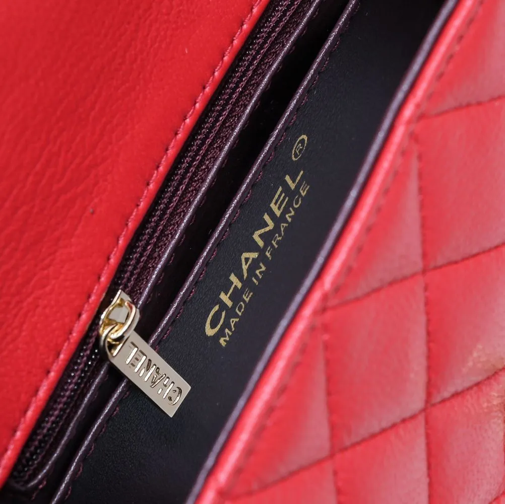 💰310￥Big red Chanel🔺🚴🏼💸Choose high-quality sheepskin🌺Original split version to create one to one 💯The hand feel is first-class, 🌲The camera-shaped inspired design fully embodies perfection! [Qiang] [Qiang] Integrates art and practicality, [Ladybug] Gorgeous and low-key plump 💯📨📨Classic is irresistible, ♒ You have to receive it to understand ✈✈🍭🍭Insist on high quality and low price🐟🐟, model number: 1115, size: 17.5*13*5 cm