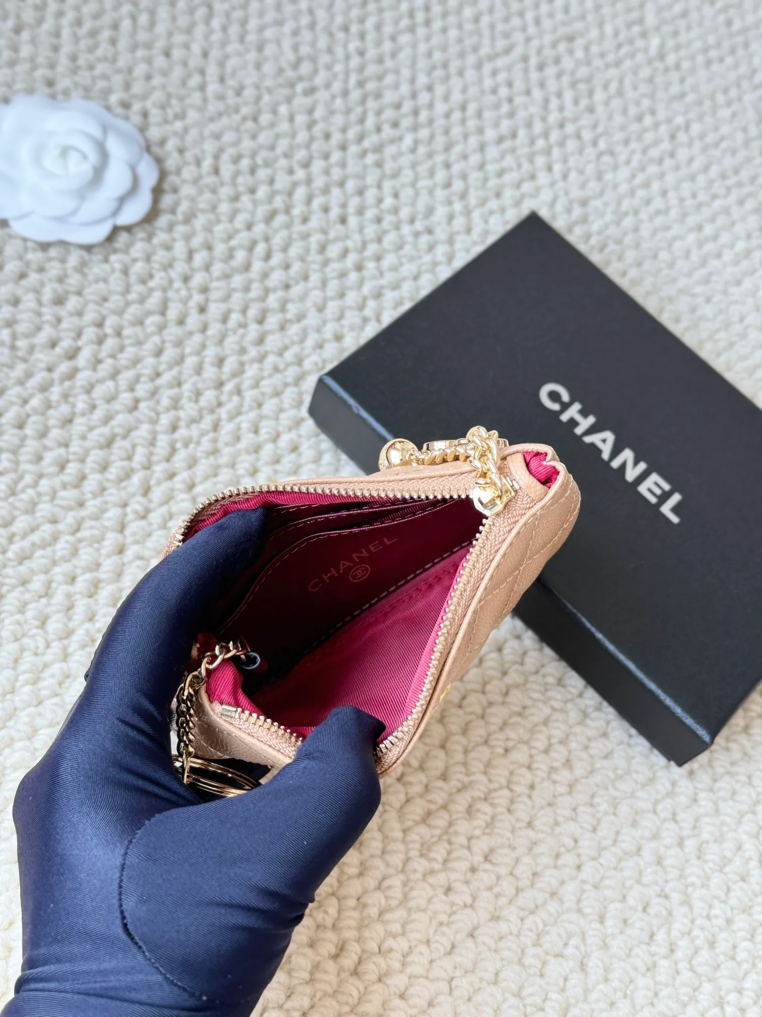 💰130 chanel cowhide caviar pendant coin purse💦 Style number: A50168 Classic small carry-on bag, one of the most practical bags in the era of mobile payment, cards, change, keys and lipstick in one package, cute, practical and connotative, nice card holder, key bag, coin purse, lipstick bag Reference size: 9.5×15×0.5cm