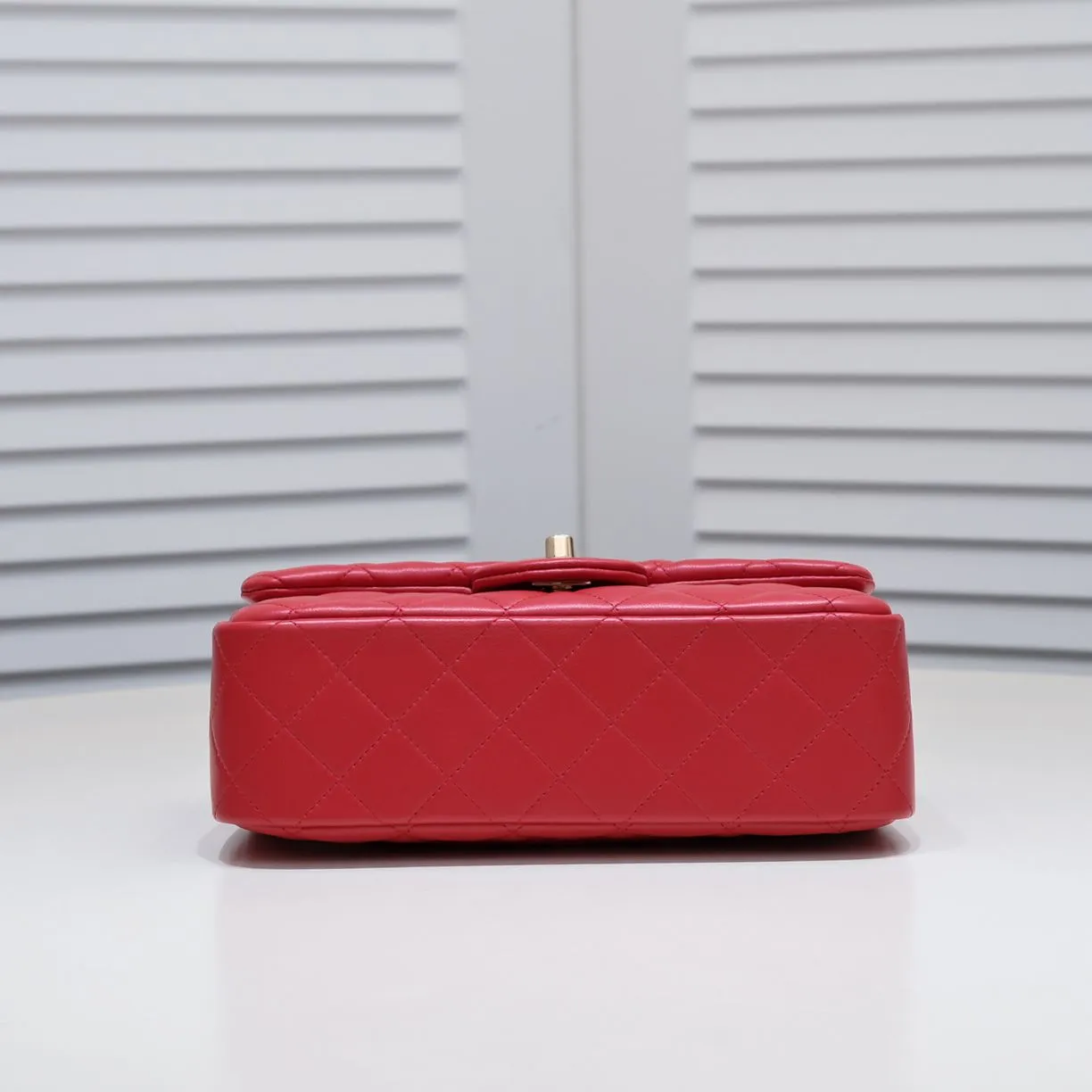 💰320￥Bright red CF versatile lambskin🌹 Chanel💃🏻‼ ️Eternal classic style [shy] noble temperament💃🏻favorite of celebrities🌟soft leather and high-end👍counter hardware exquisite workmanship to reject flaws [strong] both dazzling and feminine 😝[strong] luxurious and durable🌟Size: 20*14*7cm Style number: 1116