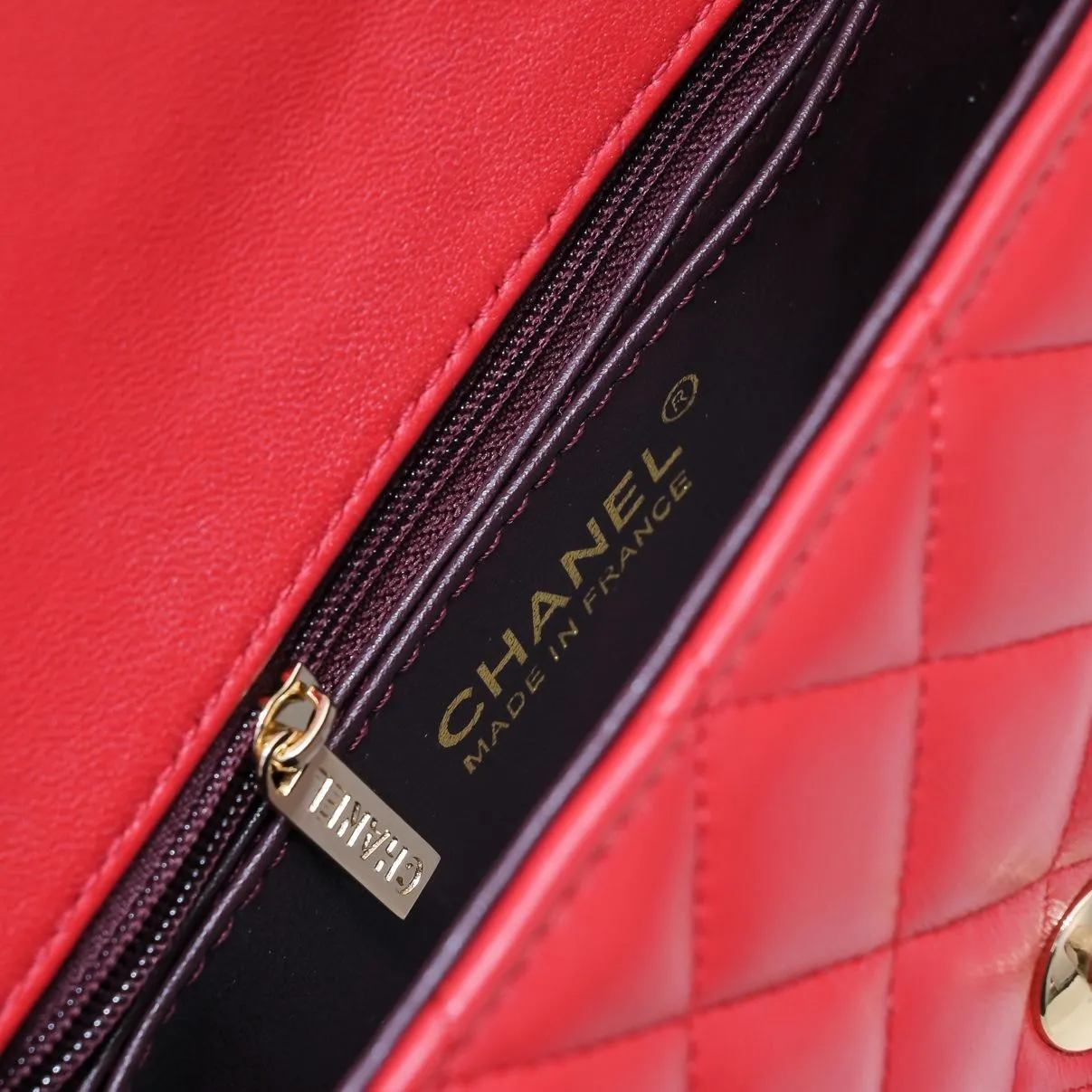 💰320￥Bright red CF versatile lambskin🌹 Chanel💃🏻‼ ️Eternal classic style [shy] noble temperament💃🏻favorite of celebrities🌟soft leather and high-end👍counter hardware exquisite workmanship to reject flaws [strong] both dazzling and feminine 😝[strong] luxurious and durable🌟Size: 20*14*7cm Style number: 1116