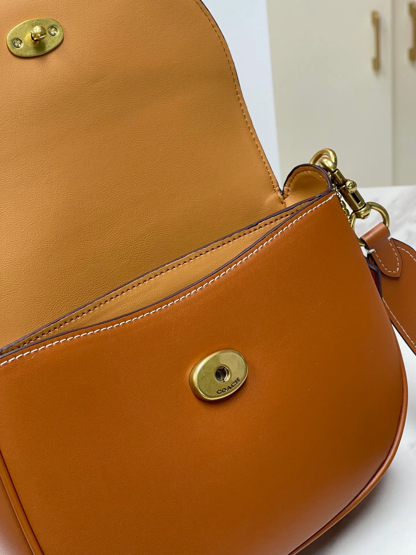 Top original order batch 440💰 COACH 10🈷️New counter synchronization model CM705 HARLER shoulder crossbody bag saddle bag, minimalist and casual, casual and versatile item ~ 22x17.5x6cm