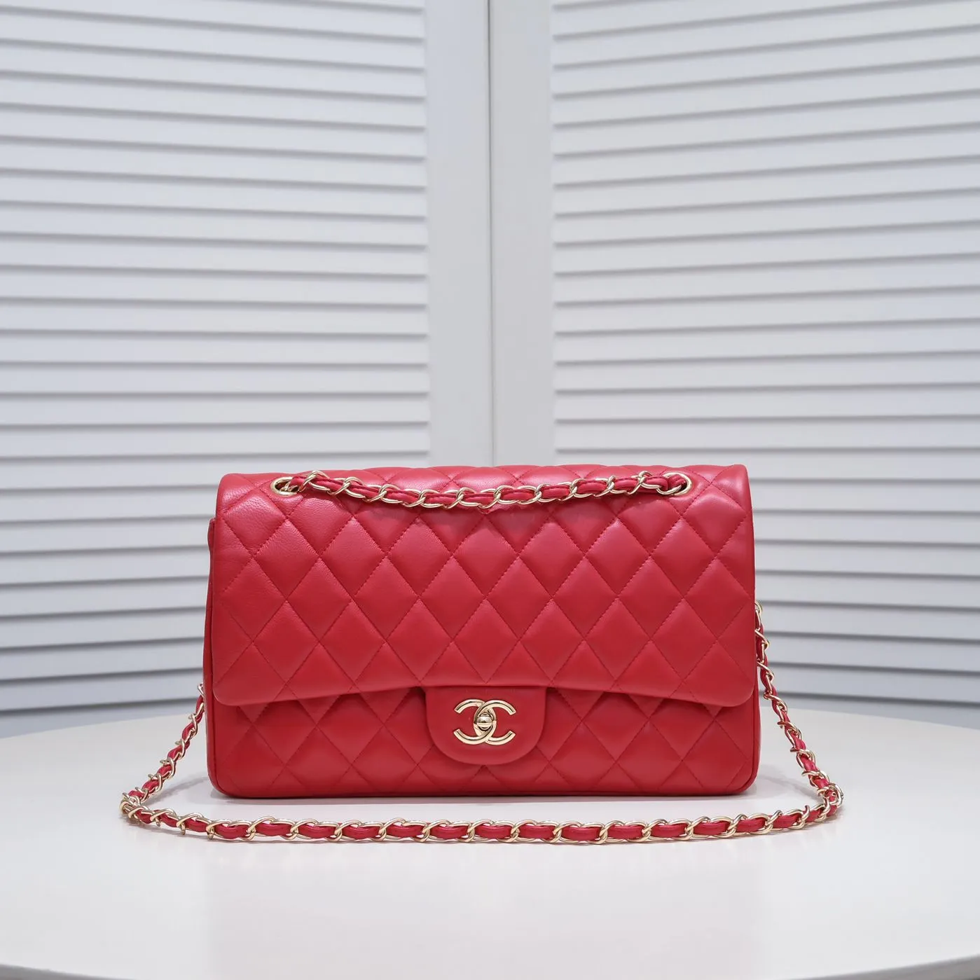 💰460￥Big red [color] Chanel [color] century classic, carefully crafted with exquisite workmanship of every stitch and thread, imported sheepskin with original hardware, full rhombus 💯The shape of the whole bag is particularly perfect in softness 👍👍😔😔Classic and irresistible, size: 30X18X8cm, style number: 1113