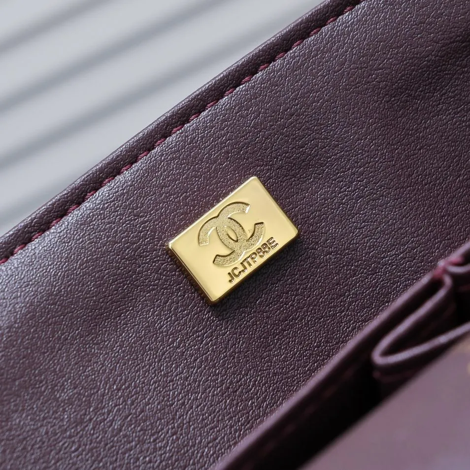 💰460￥Big red [color] Chanel [color] century classic, carefully crafted with exquisite workmanship of every stitch and thread, imported sheepskin with original hardware, full rhombus 💯The shape of the whole bag is particularly perfect in softness 👍👍😔😔Classic and irresistible, size: 30X18X8cm, style number: 1113