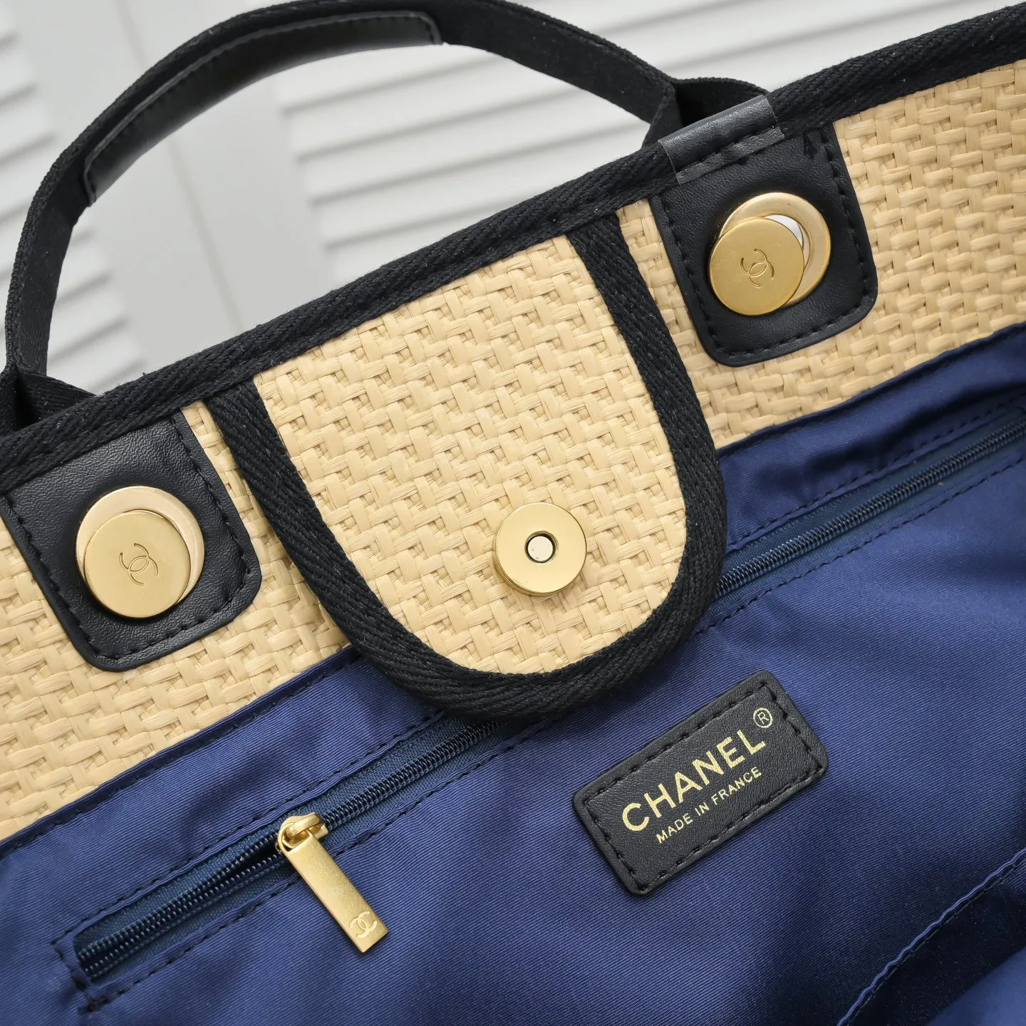 💰440￥Chanel｜21 new straw beach bag🏖️ Straw shopping bag! 2021Ss spring and summer straw beach bag, integrated with fur, continues the 19th year element logo beach shopping bag, it is simply a great combination of the century, showing that the classic elements of Xiaoxiang style are not outdated! ! Straw woven shopping bag 🏖️The only thought I have when I see it is that I can’t wait to take it to the beach for vacation⛱️ The style can be either salty or sweet, easy to find, not too beautiful, full of summer flavor, perfect score for fashion‼ ️ Size: 38*32*18cn Style number: 9060