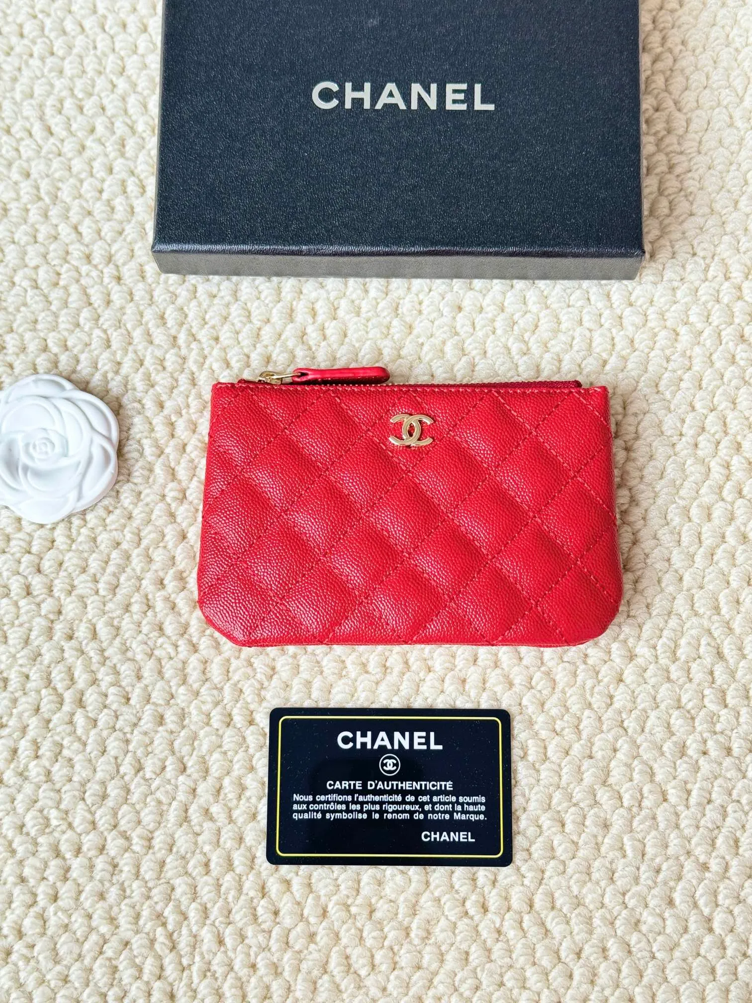 💰130 CHANEL Classic Caviar has a fresh design, with an exquisite replica flavor, very beautiful, the latest in 2023 from the official website🆕Card holder Caviar medium ball grain cowhide is scratch-resistant and has a super glossy feel. It is troublesome to carry a bag that is too big in summer. It is suitable for putting in a mini bag and convenient for carrying in your pocket😍 The bag has a zipper, which is super practical. You can also put cards, change, coins, and keys inside! Style number: 82365 Size: 15*8.5