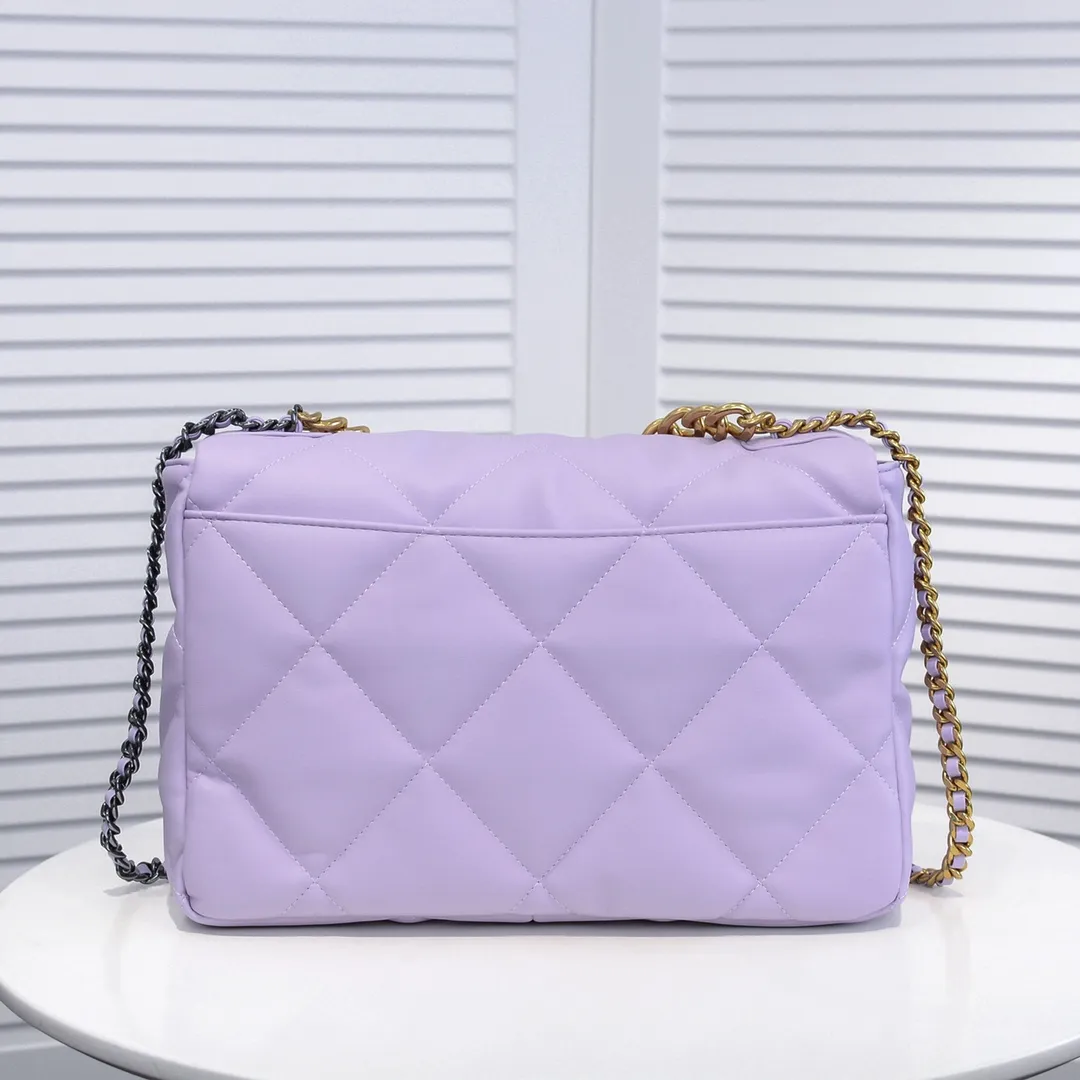 💰480￥Purple large size Chanel’s latest hot style is now available📣📣Synchronized with counters🤭Imported cowhide🐂feels very soft. The upper body effect is super good, it can be carried by hand, on one shoulder or cross-body, showing the elegance and charm of women. Hurry up and get it. Style number: 9012. Size: 36*24*14cm.