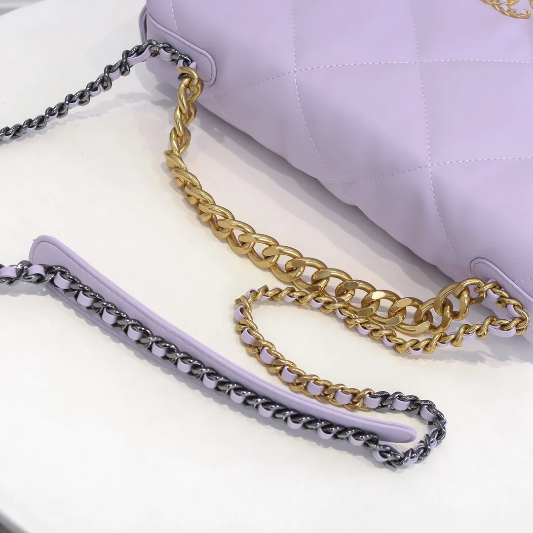 💰480￥Purple large size Chanel’s latest hot style is now available📣📣Synchronized with counters🤭Imported cowhide🐂feels very soft. The upper body effect is super good, it can be carried by hand, on one shoulder or cross-body, showing the elegance and charm of women. Hurry up and get it. Style number: 9012. Size: 36*24*14cm.