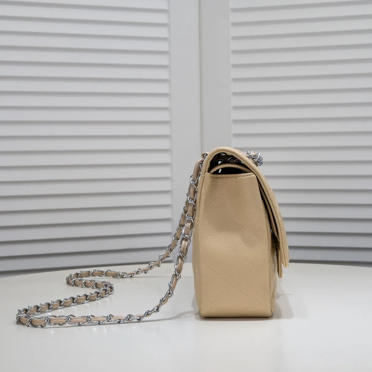 💰460￥Apricot [color] Chanel [color] century classic, carefully crafted with exquisite workmanship of every stitch and thread, imported caviar cowhide with original hardware, full rhombus 💯The shape of the whole bag is particularly soft and perfect 👍👍😔😔Classic and irresistible, size: 30X18X8cm, style number: 1113