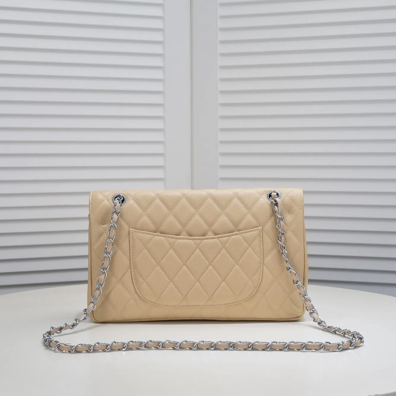 💰460￥Apricot [color] Chanel [color] century classic, carefully crafted with exquisite workmanship of every stitch and thread, imported caviar cowhide with original hardware, full rhombus 💯The shape of the whole bag is particularly soft and perfect 👍👍😔😔Classic and irresistible, size: 30X18X8cm, style number: 1113