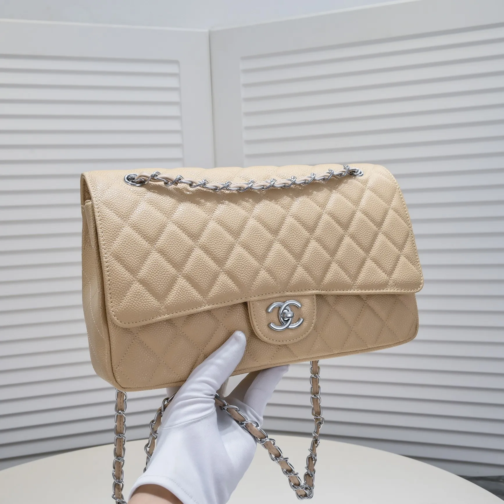 💰460￥Apricot [color] Chanel [color] century classic, carefully crafted with exquisite workmanship of every stitch and thread, imported caviar cowhide with original hardware, full rhombus 💯The shape of the whole bag is particularly soft and perfect 👍👍😔😔Classic and irresistible, size: 30X18X8cm, style number: 1113