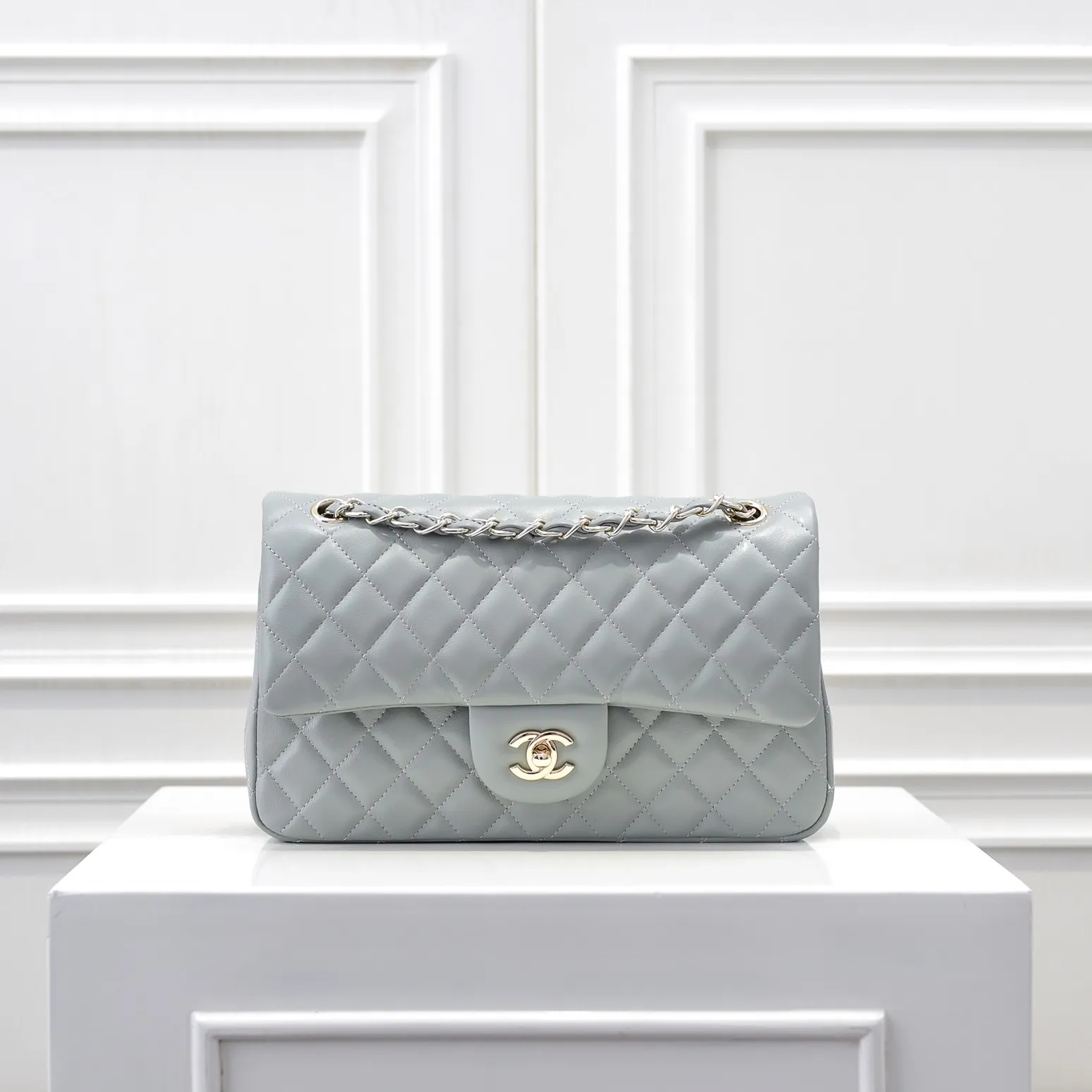 💰420￥Chanel🔥Exclusive quality real shot shipment✈️Official website updated simultaneously👑Chanel sheep pattern classic style with original hardware, summer style is coming💋CHANEL ‼ ️Crossbody bag, sheepskin with red lining🌸‼ ️ 🙈Fashion new favorite🙈 Size: 25.5*16*6.5. Style number: 1112 sheepskin